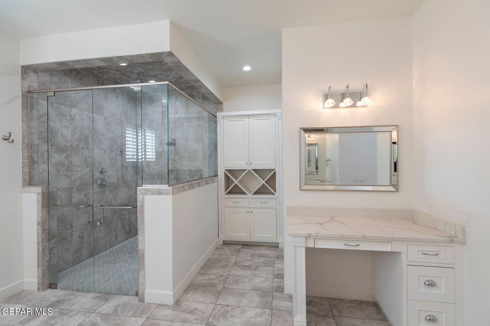 5404 E River Lane Property Photo 24