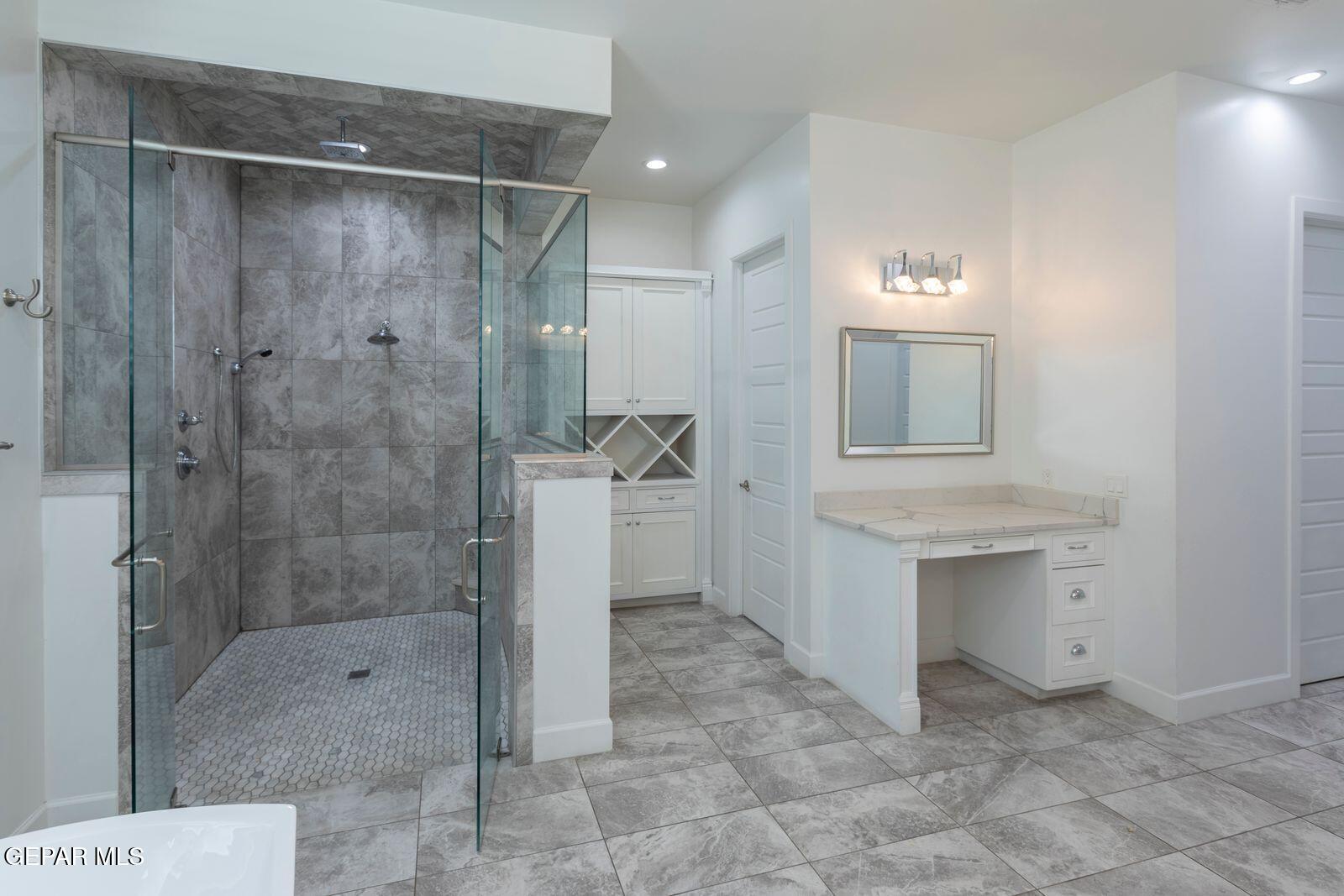 5404 E River Lane Property Photo 25