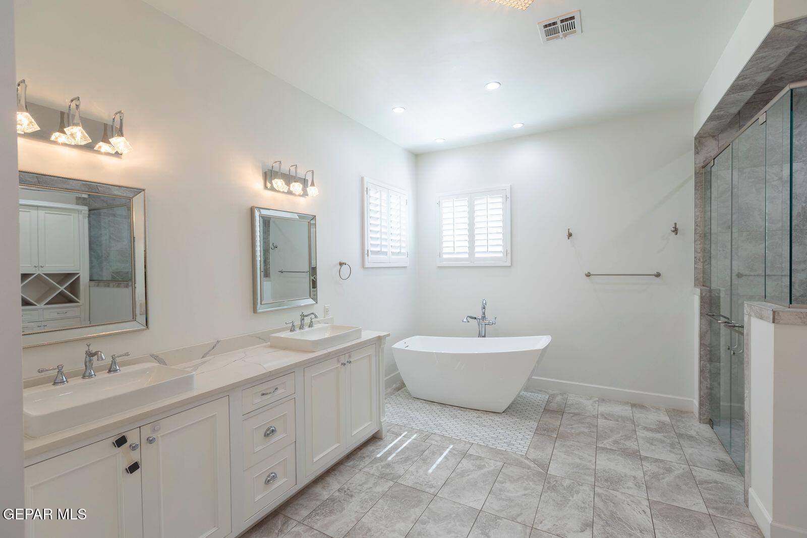 5404 E River Lane Property Photo 26
