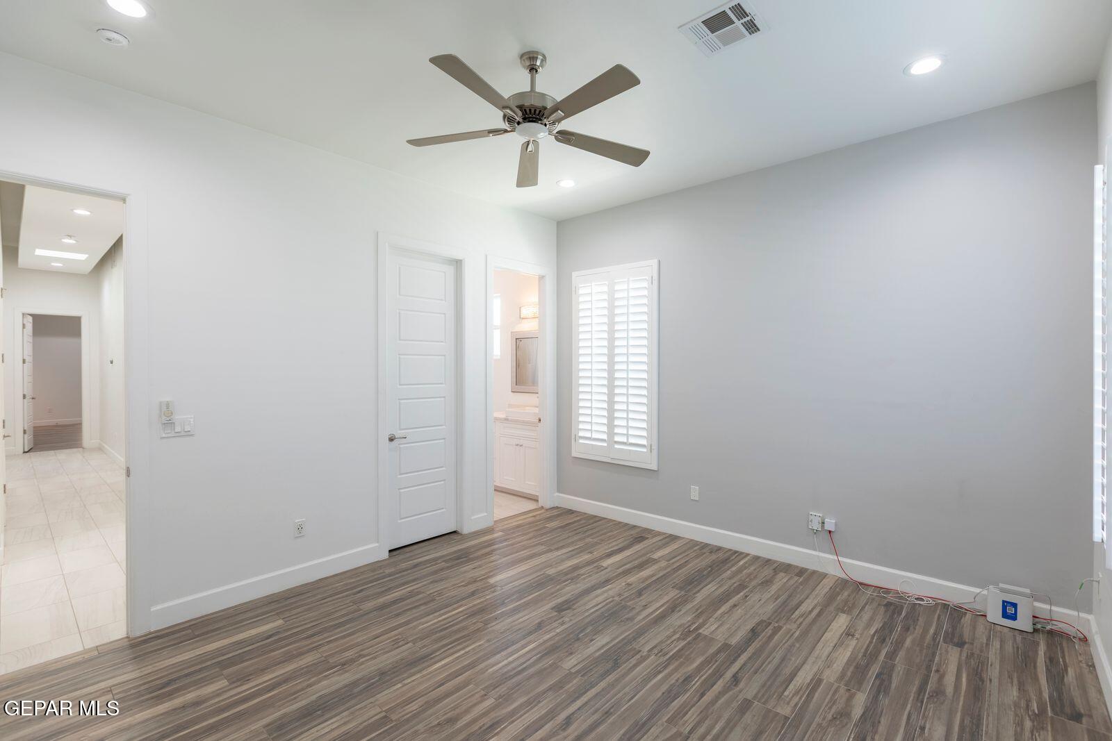 5404 E River Lane Property Photo 31