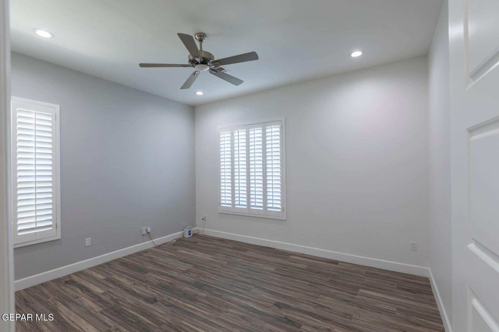 5404 E River Lane Property Photo 33