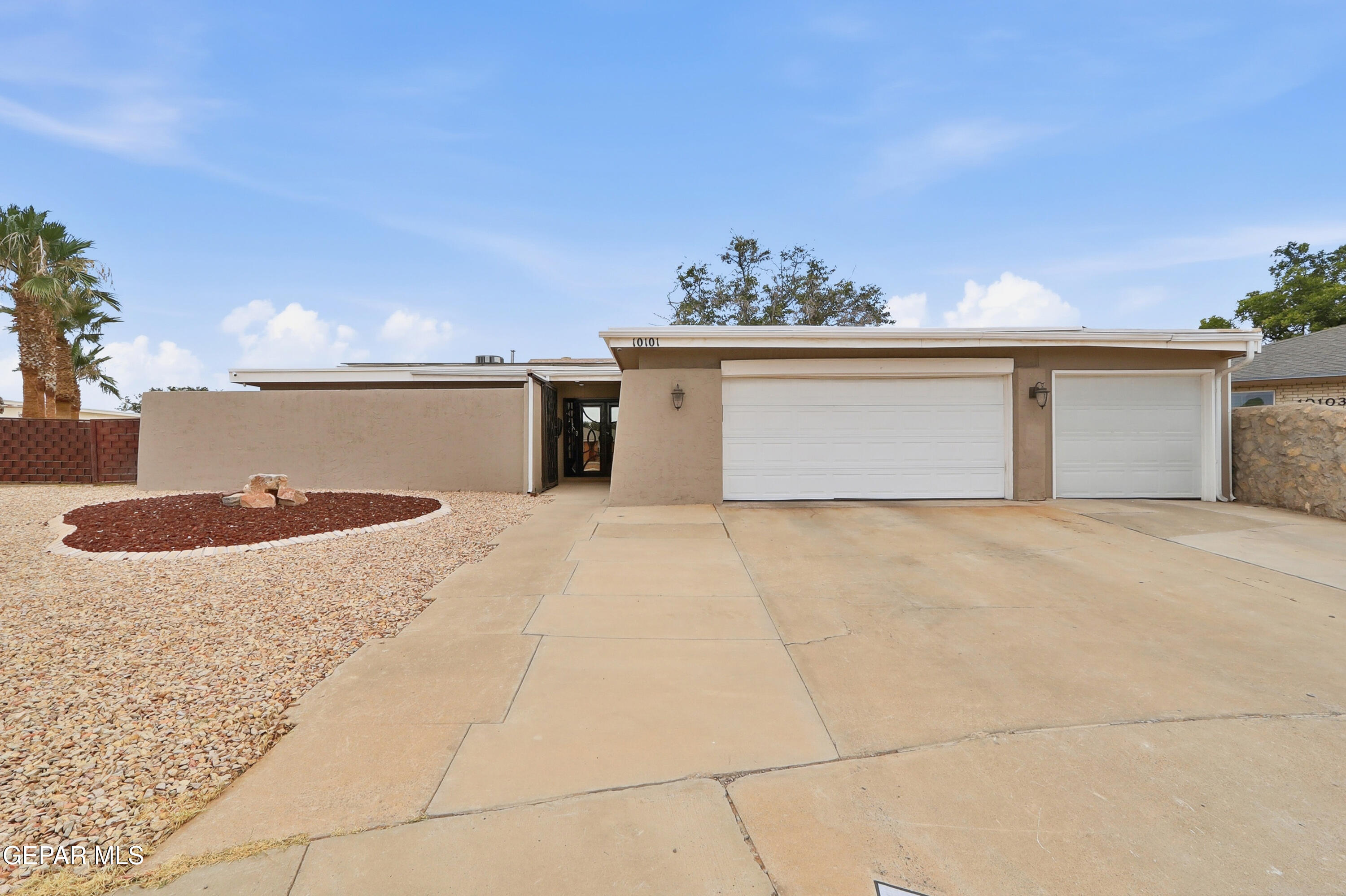 10101 Woodway Drive Property Photo 1