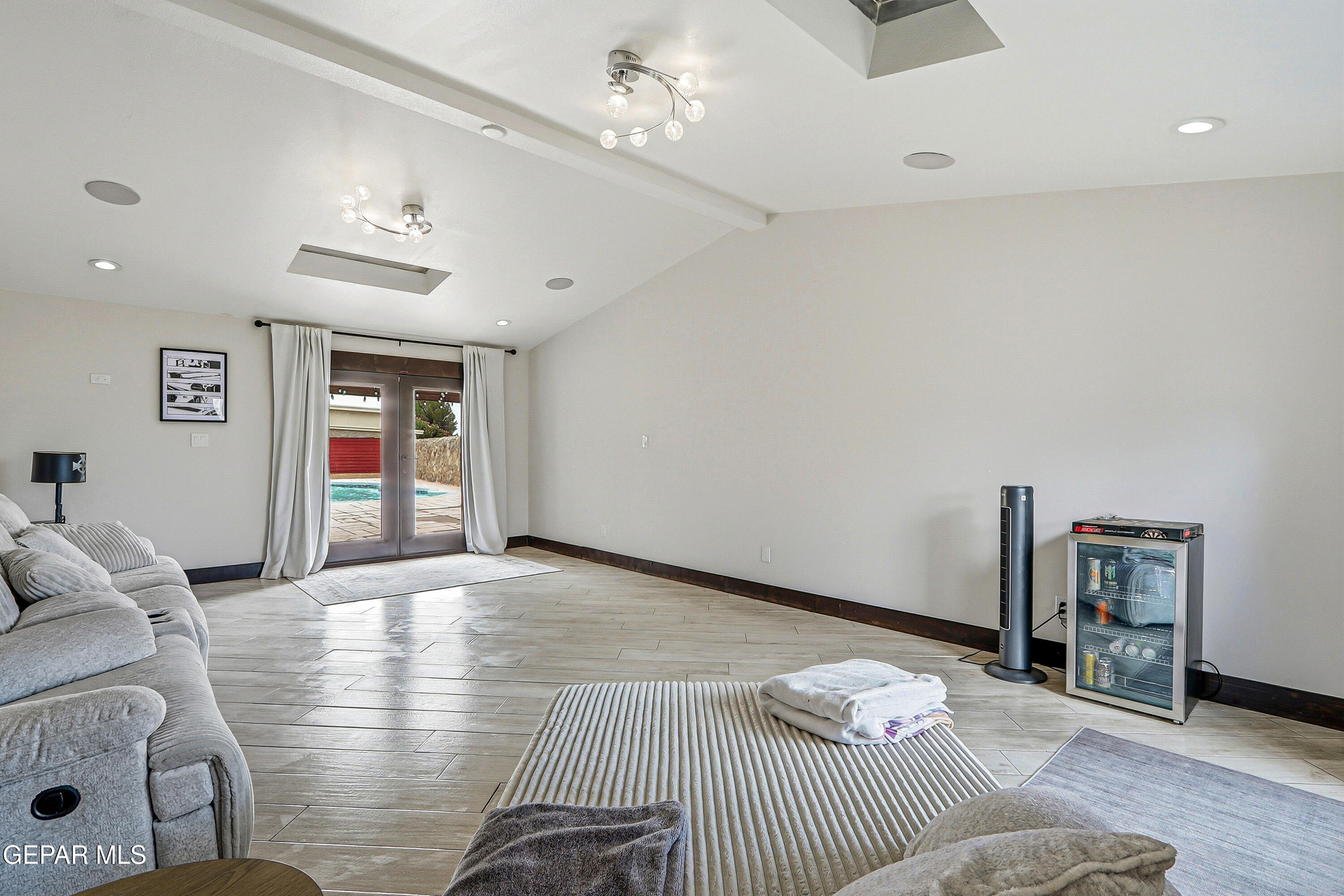 10101 Woodway Drive Property Photo 12