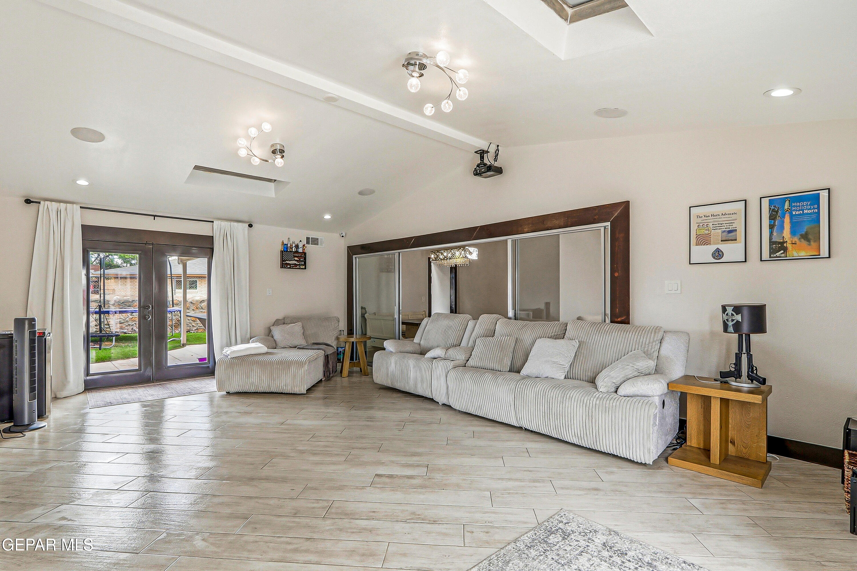 10101 Woodway Drive Property Photo 13
