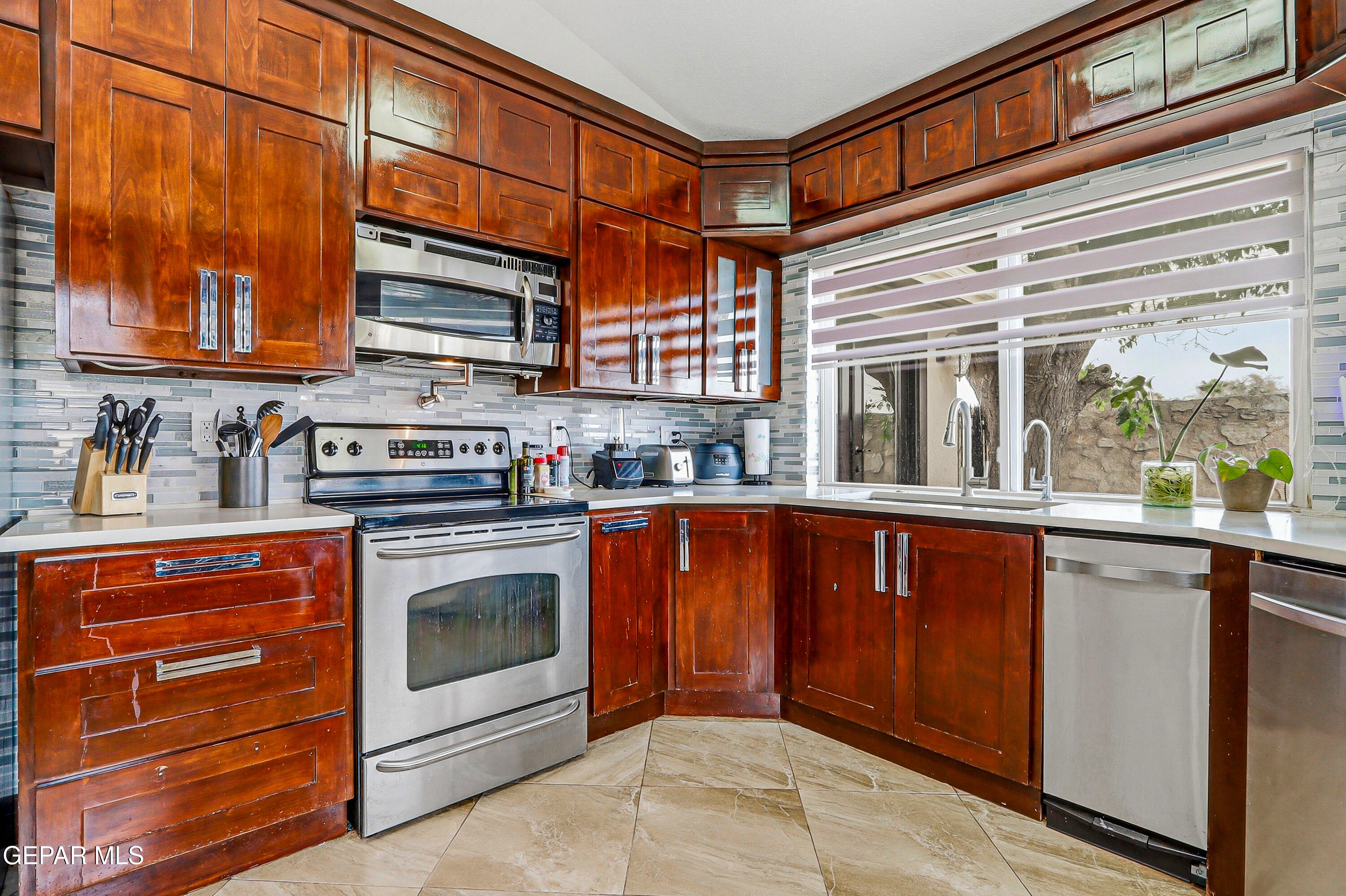 10101 Woodway Drive Property Photo 18