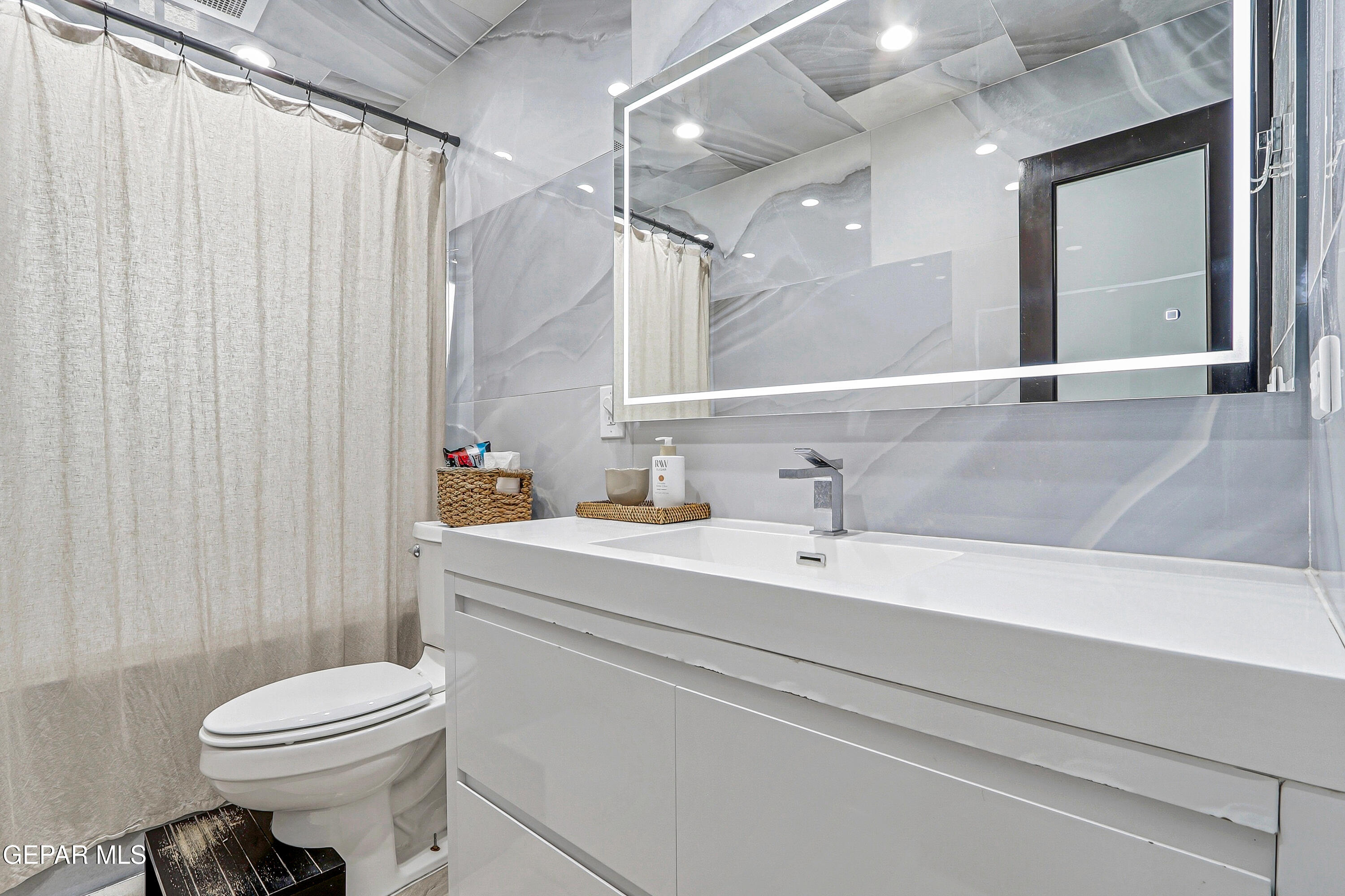 10101 Woodway Drive Property Photo 20