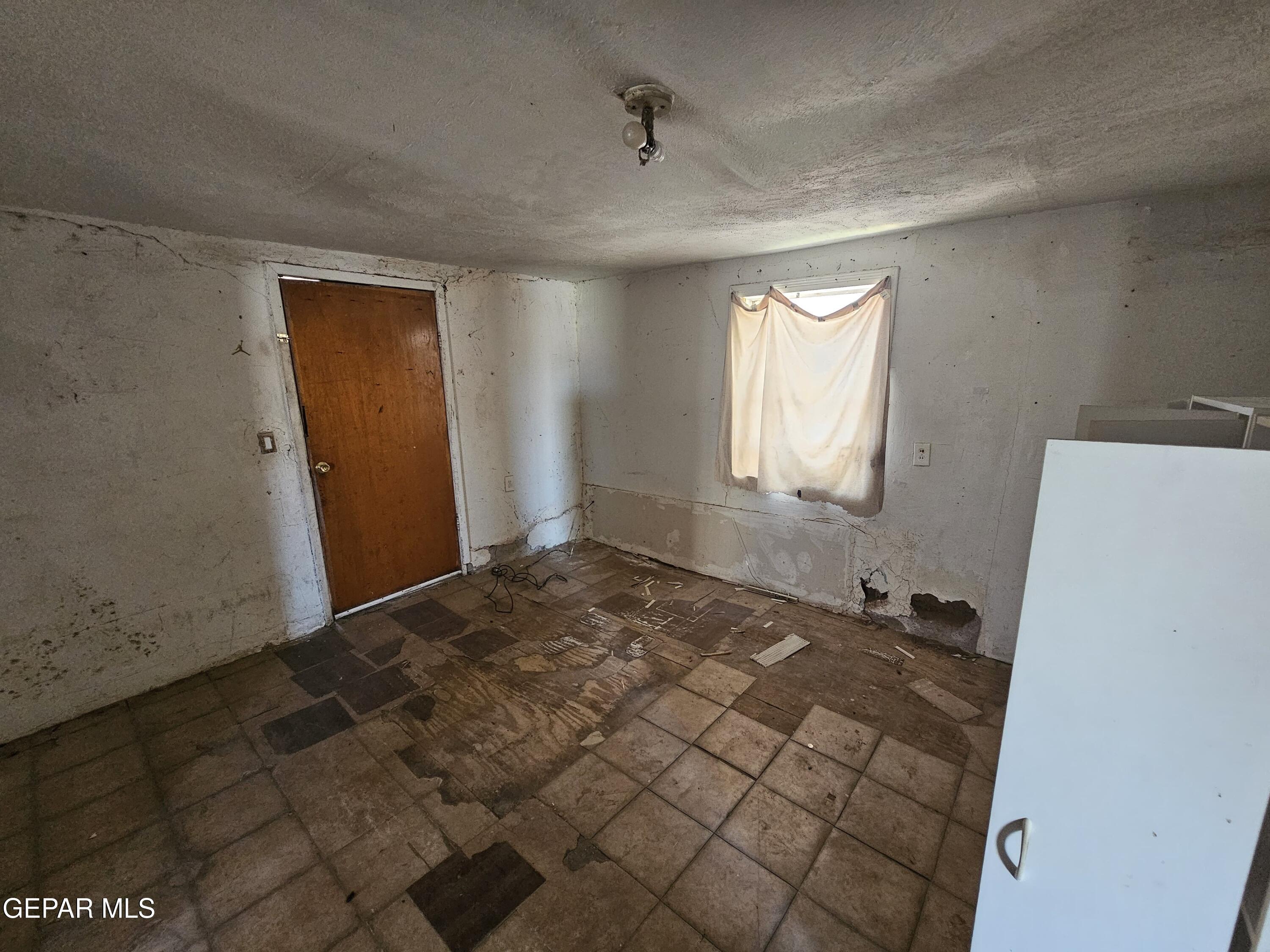 645 E Chestnut Avenue Property Photo 3