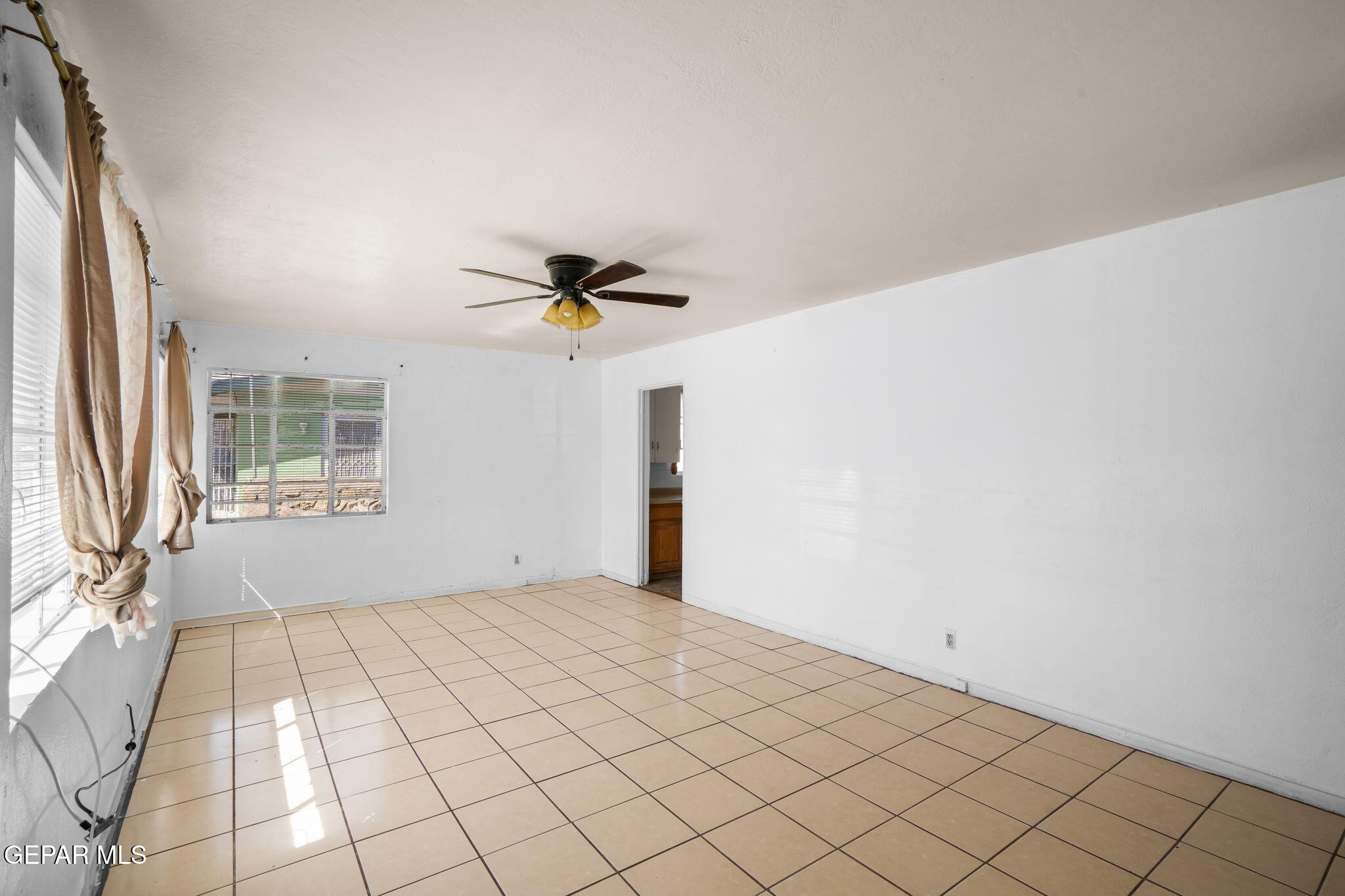 323 Vivian Drive Property Photo 5