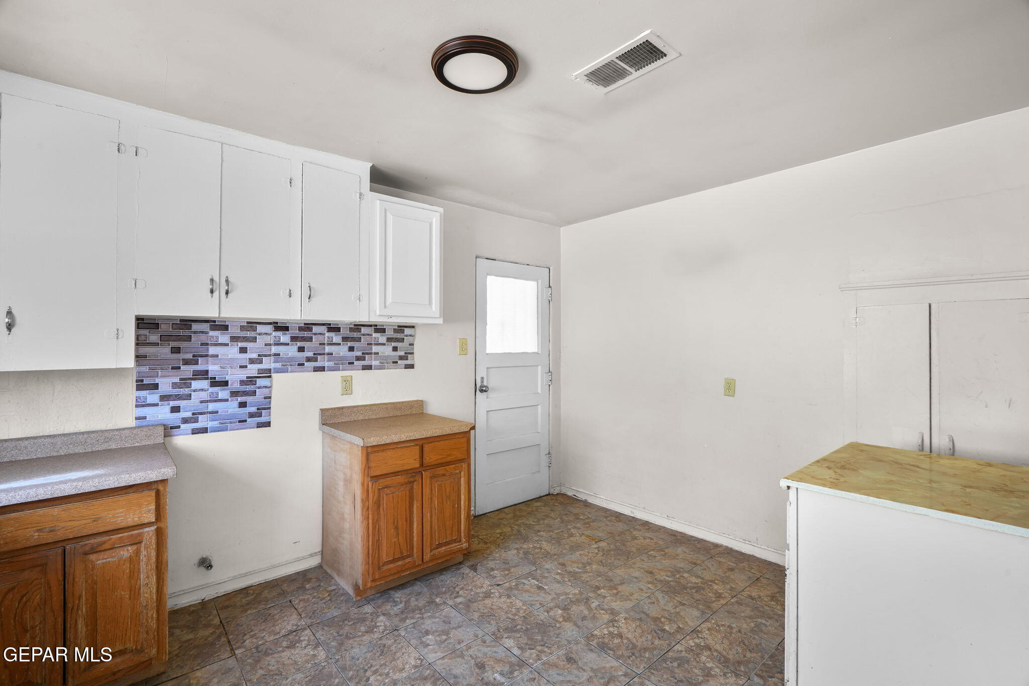 323 Vivian Drive Property Photo 10