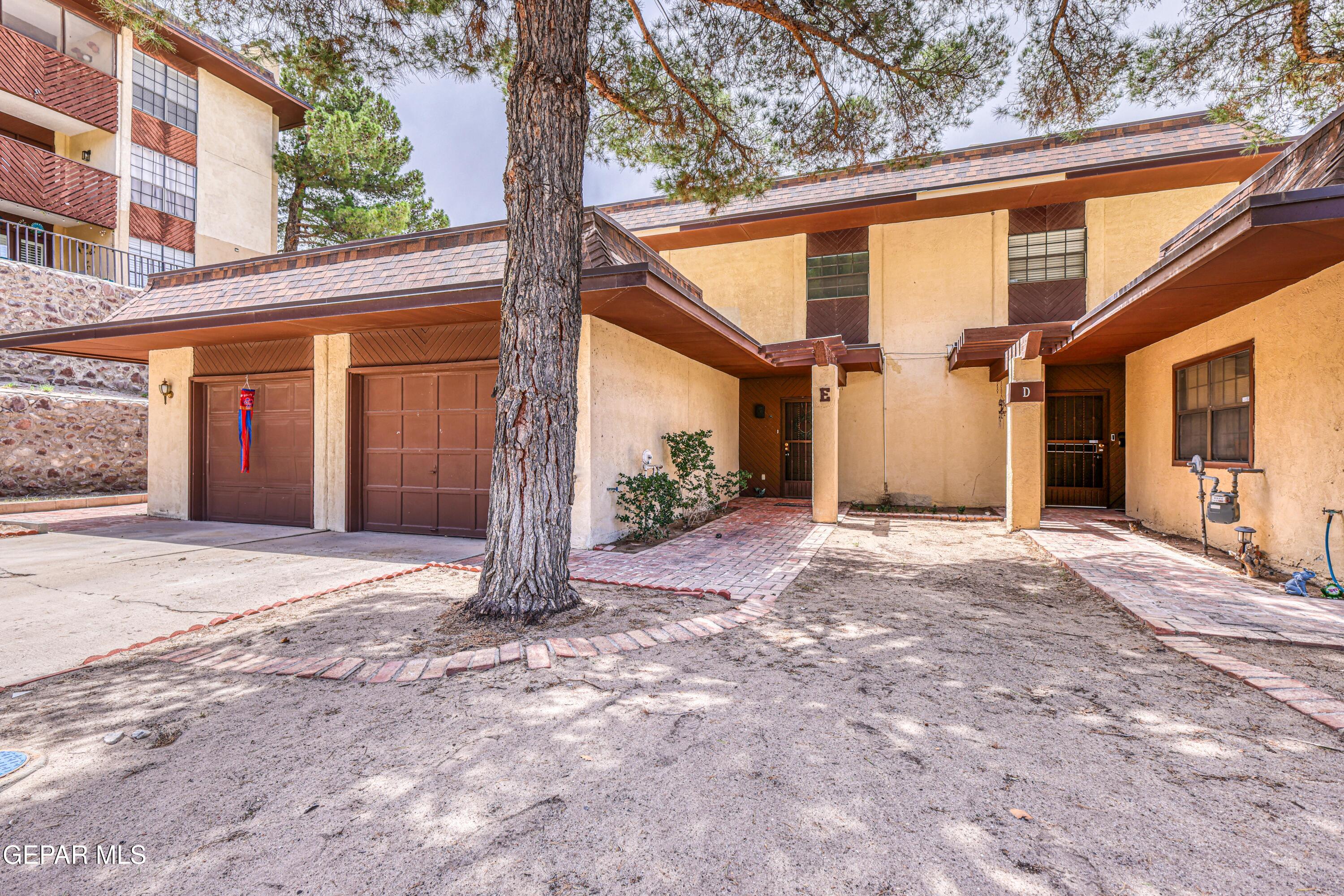 421 Irondale Drive E Property Photo 3