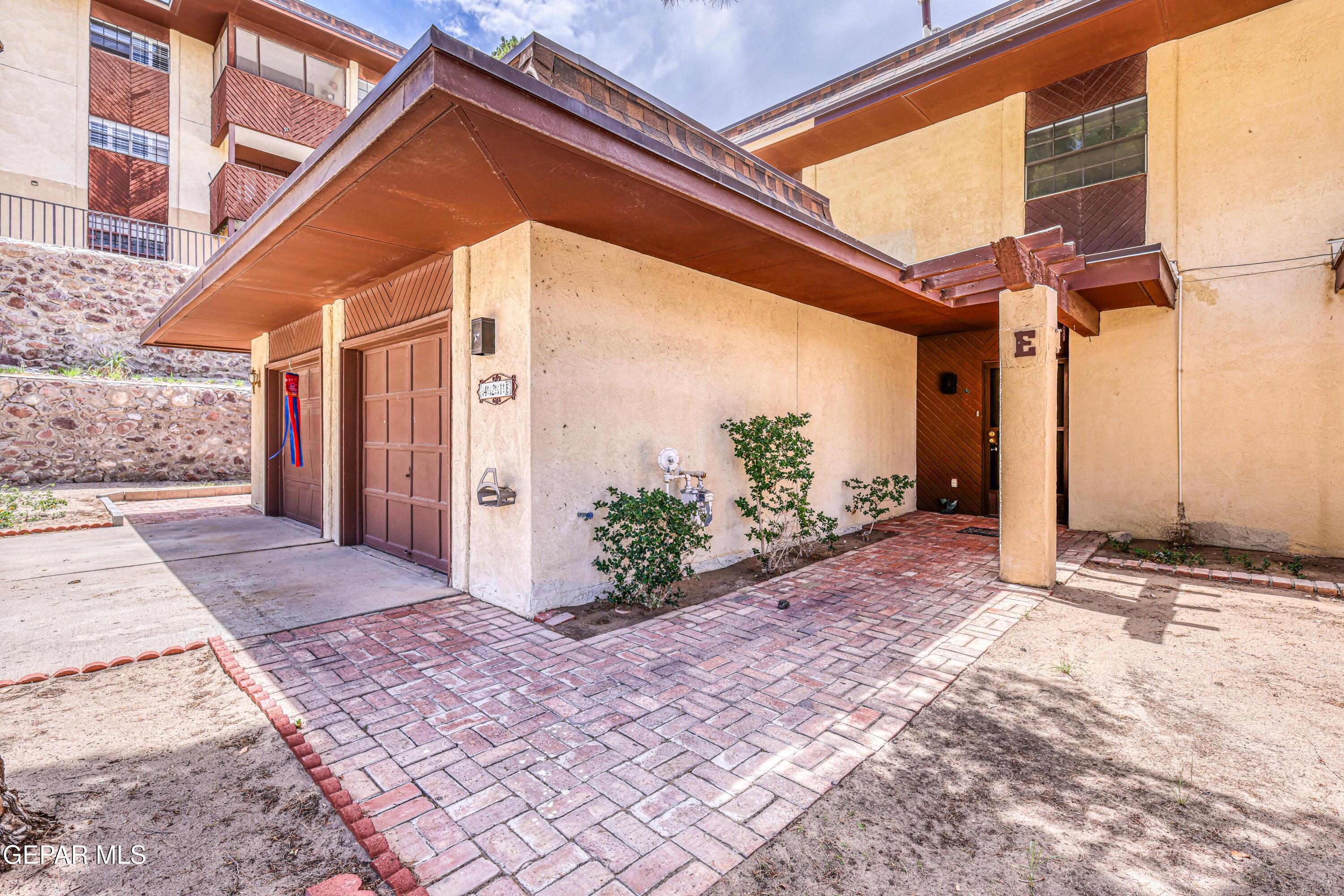 421 Irondale Drive E Property Photo 4