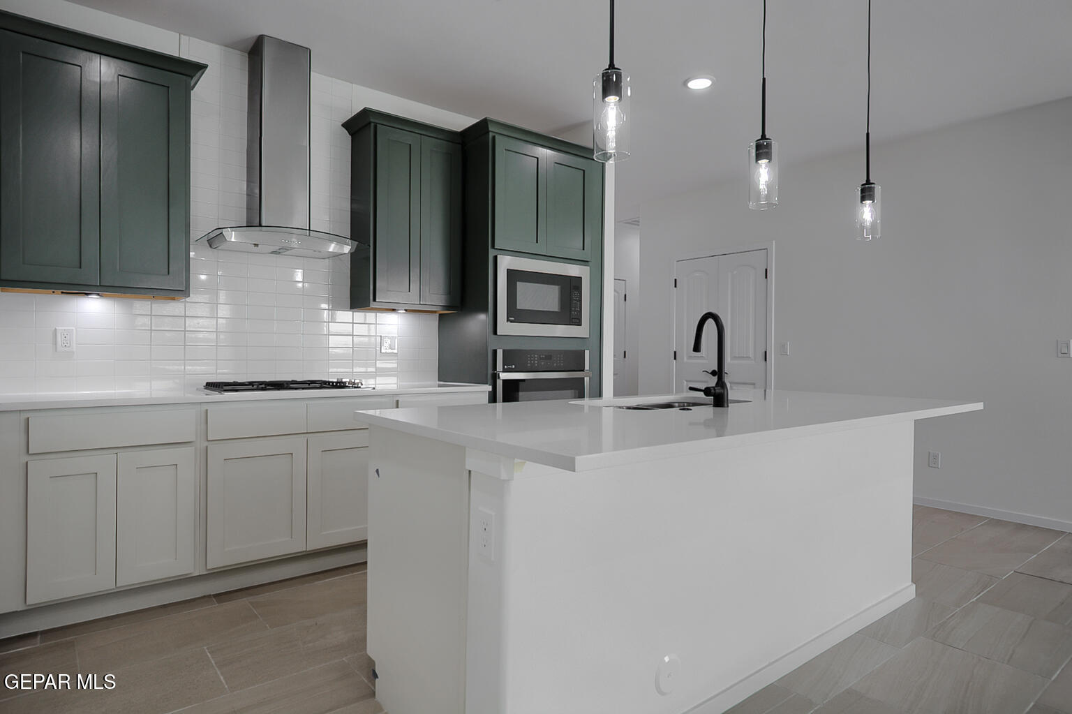 15024 Laura Lane Property Photo 6