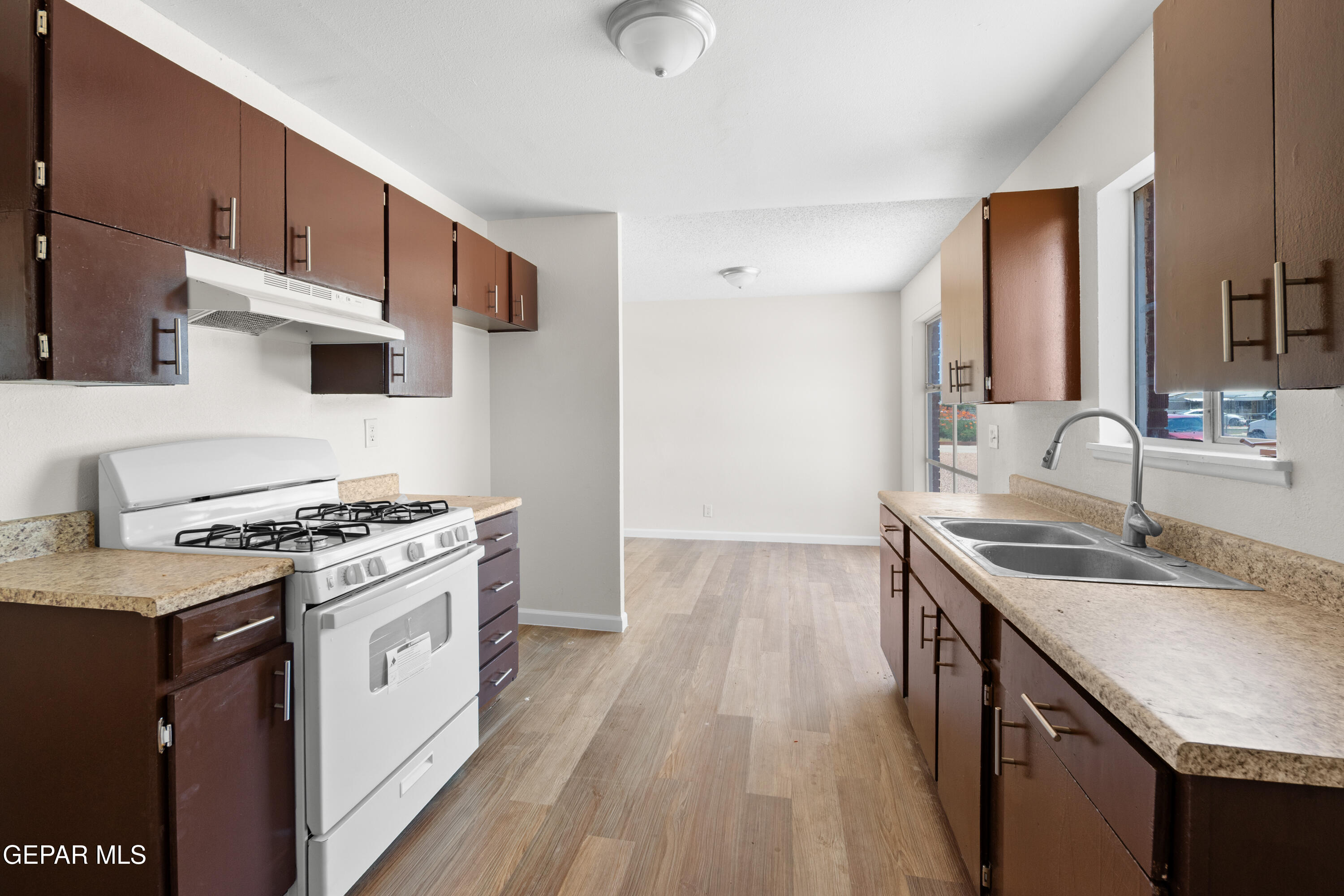 10329 Wilshire Drive Property Photo 8