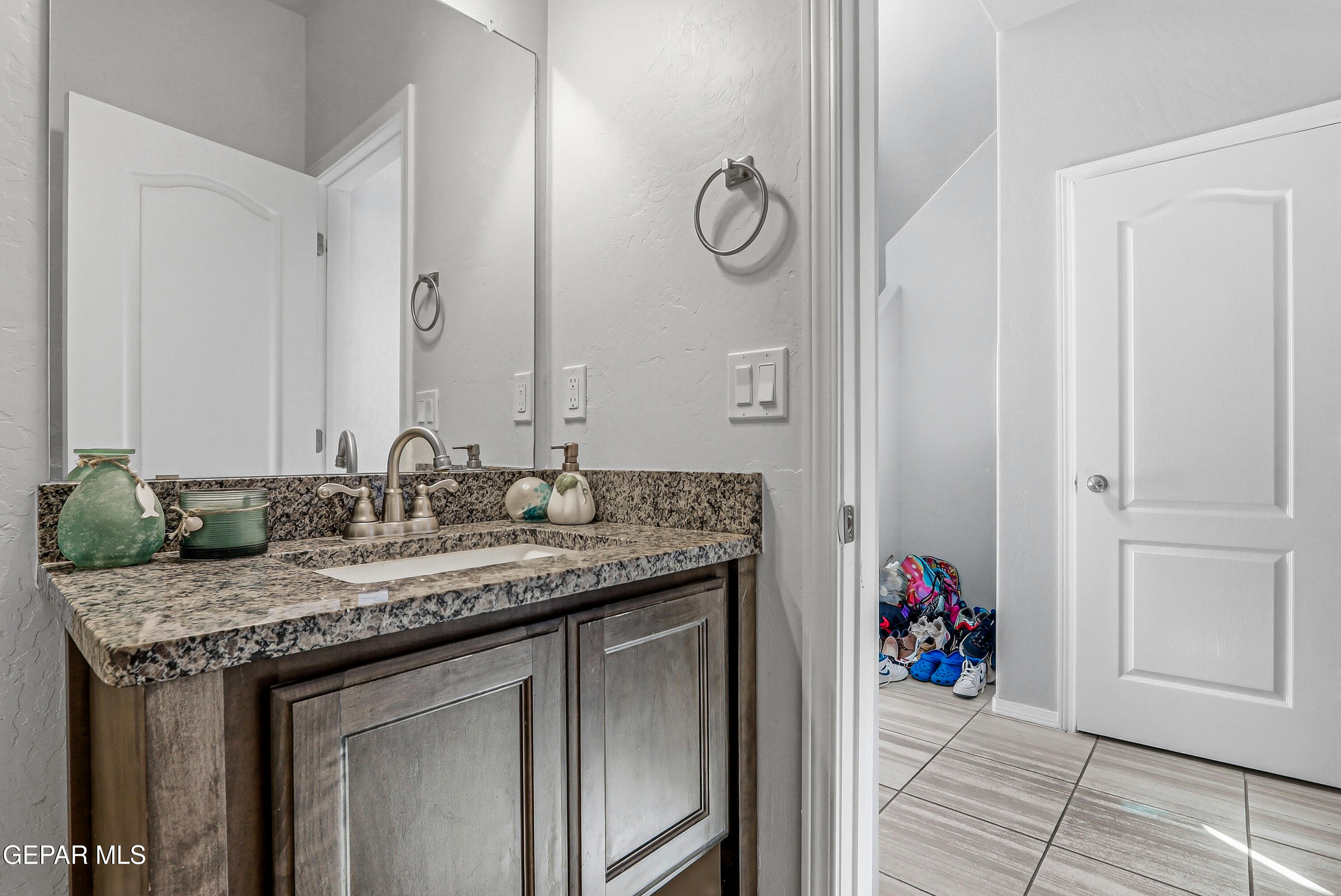 209 Reigate Drive Property Photo 6