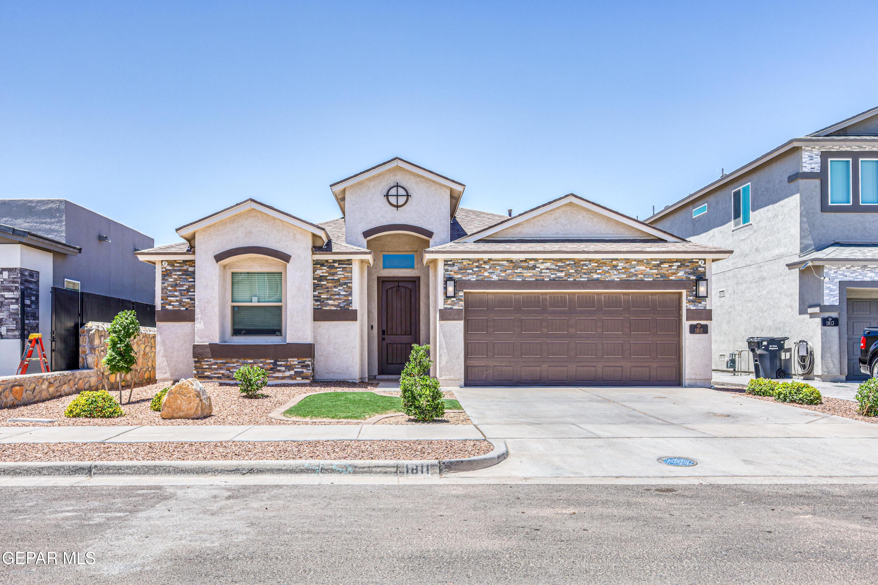 1811 Ritzy Lou Place Property Photo 1