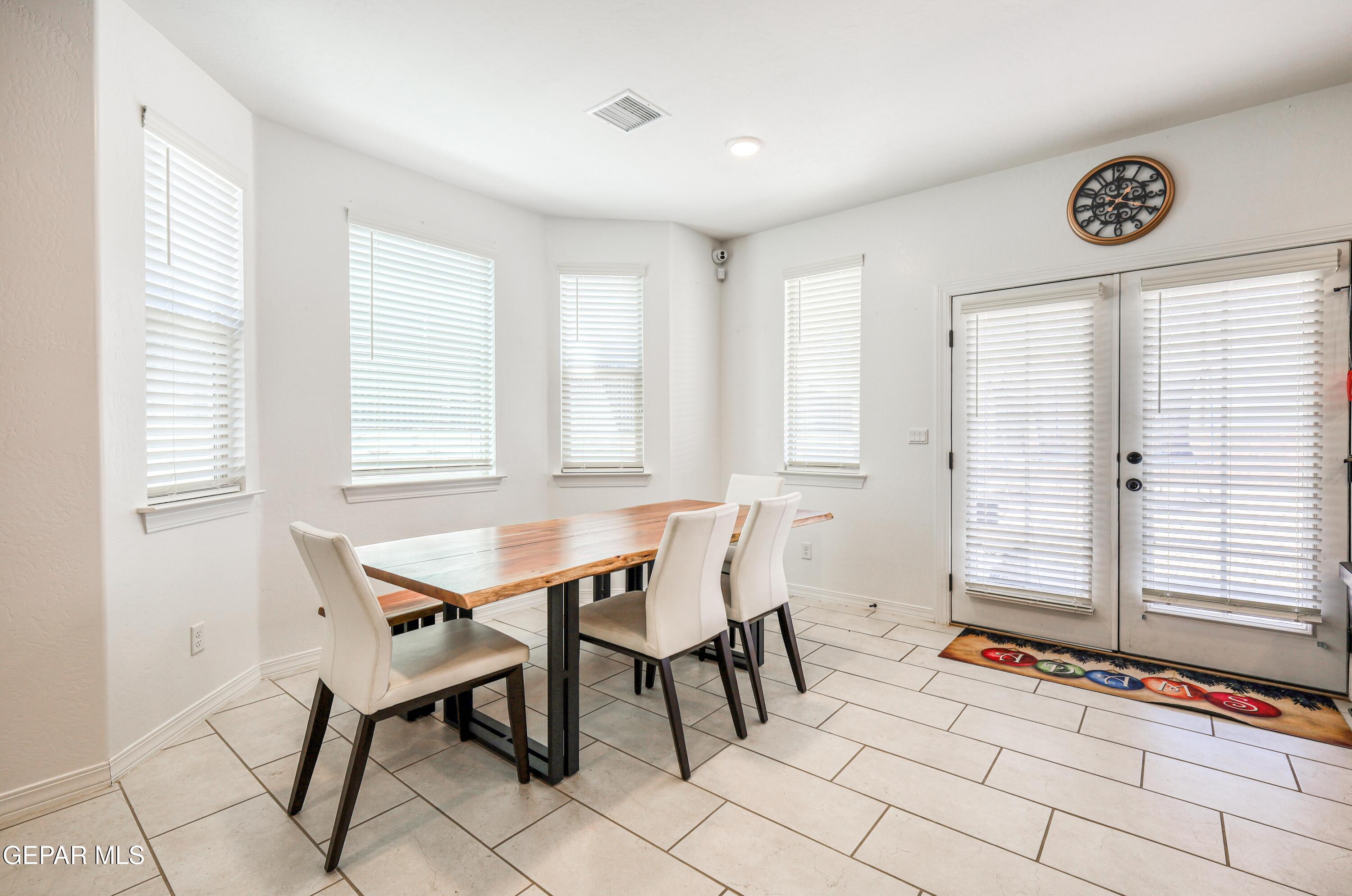1811 Ritzy Lou Place Property Photo 7