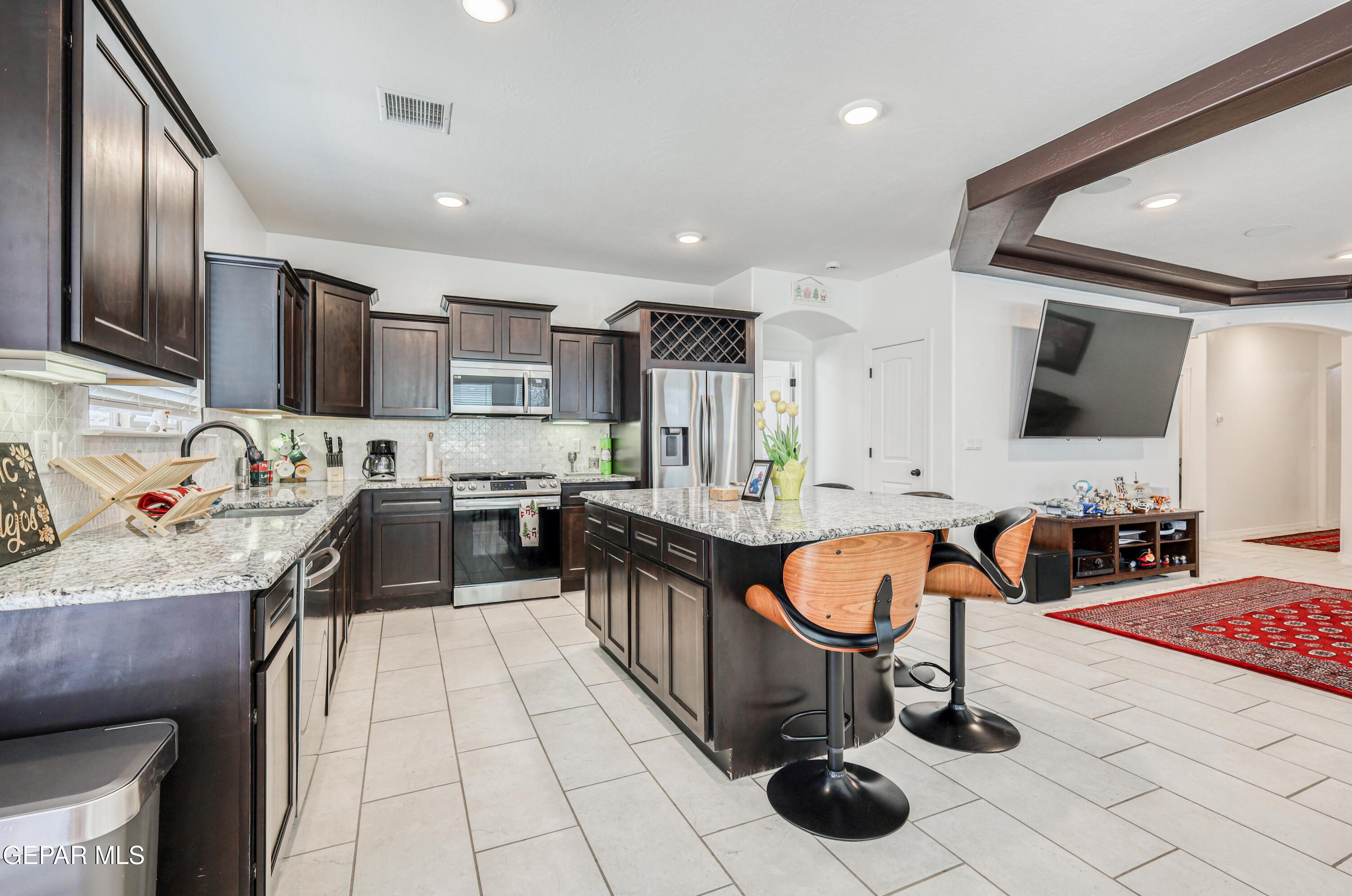 1811 Ritzy Lou Place Property Photo 8
