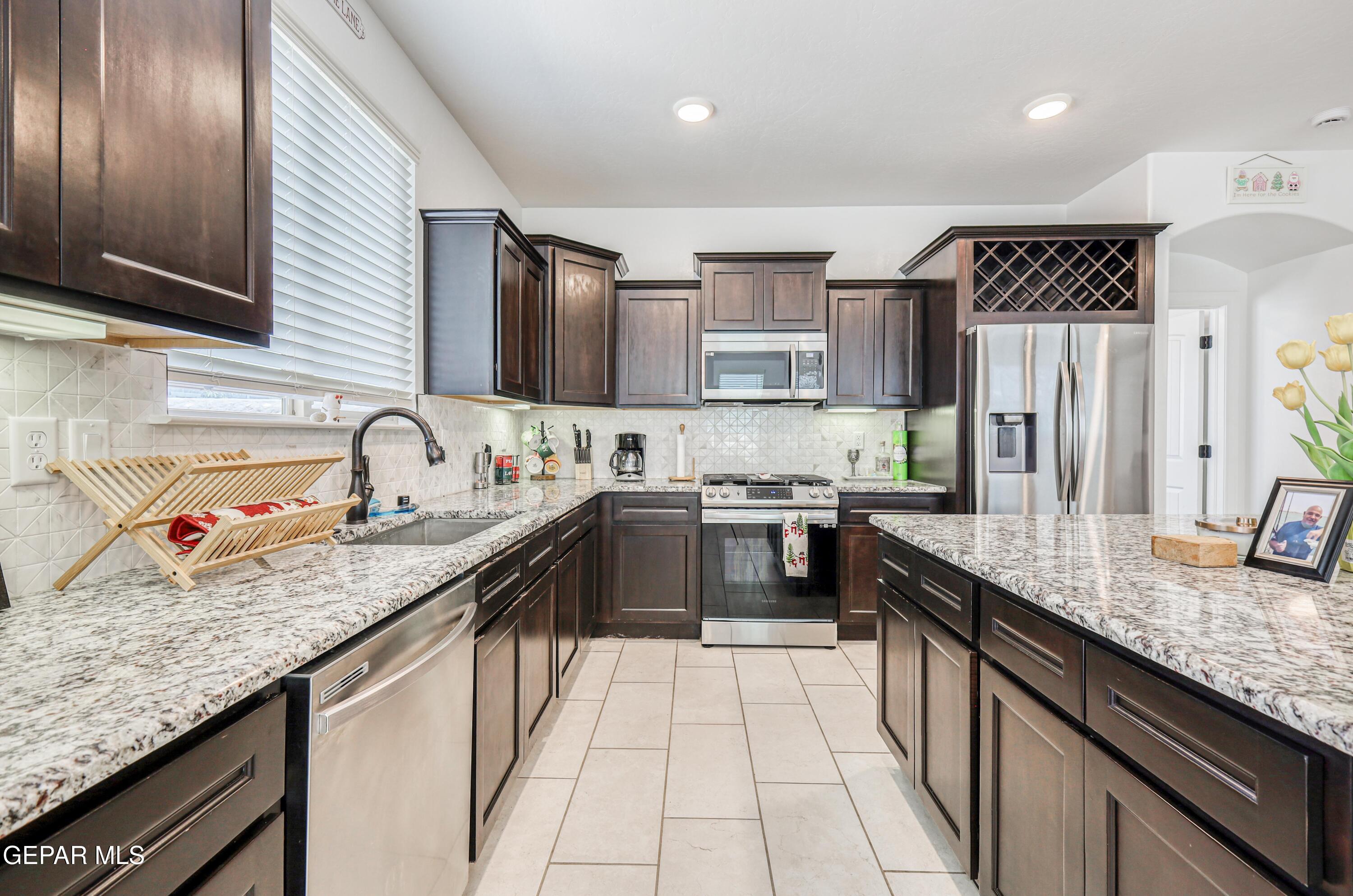1811 Ritzy Lou Place Property Photo 32