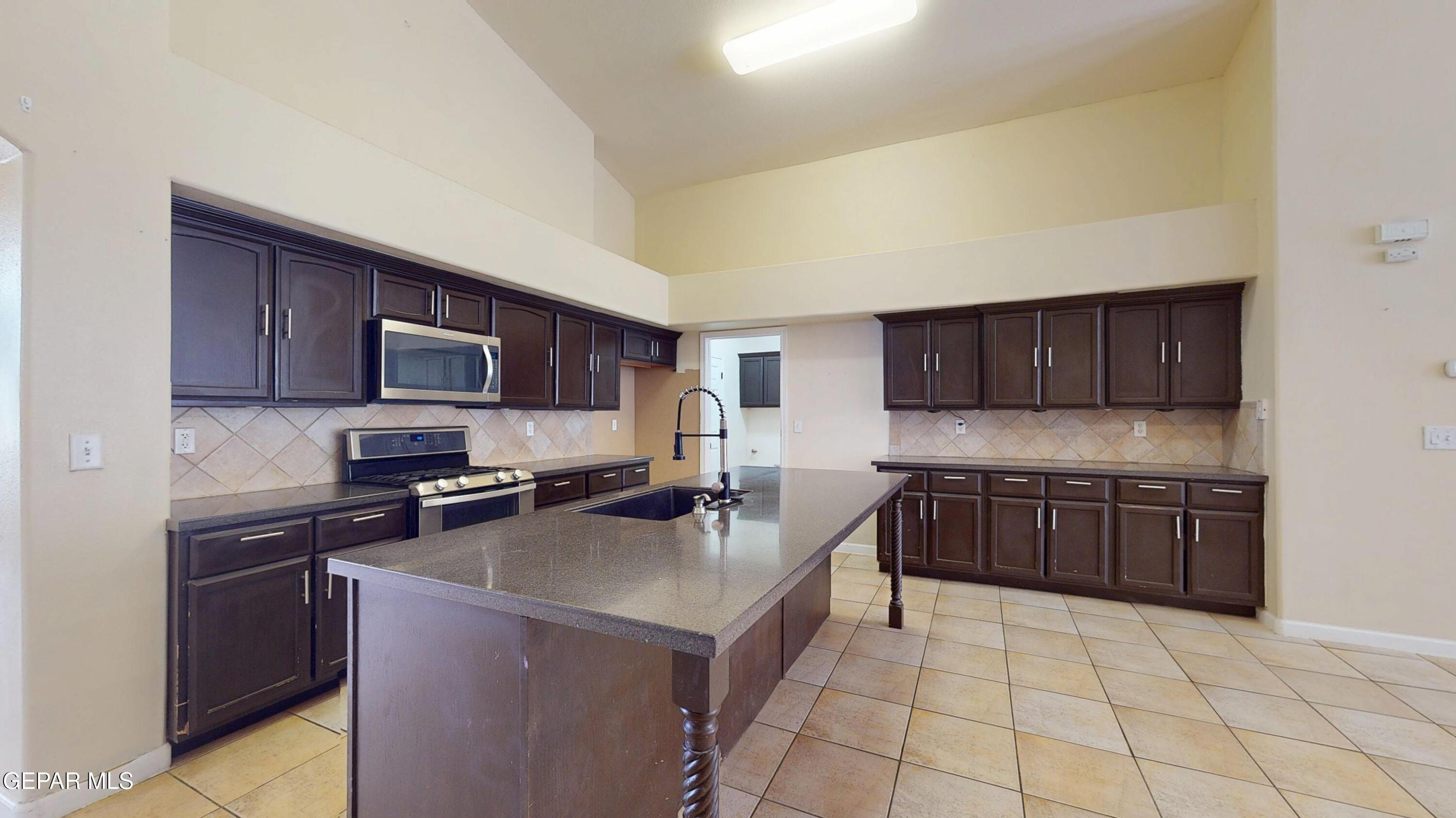 820 La Florida Drive Property Photo 7