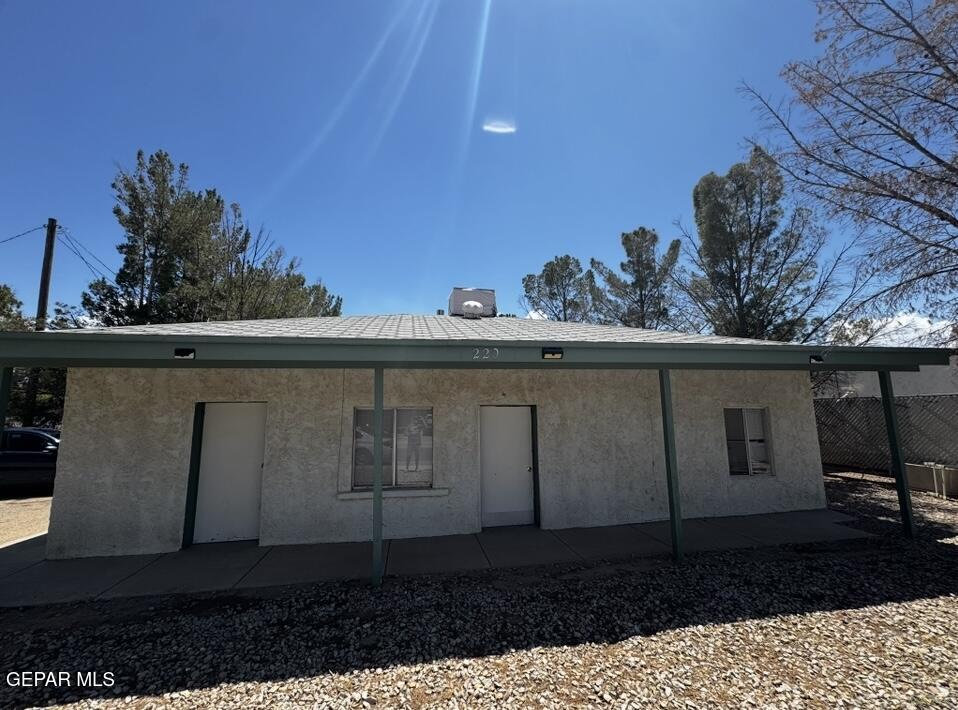 220 Nw G Avenue Property Photo 1