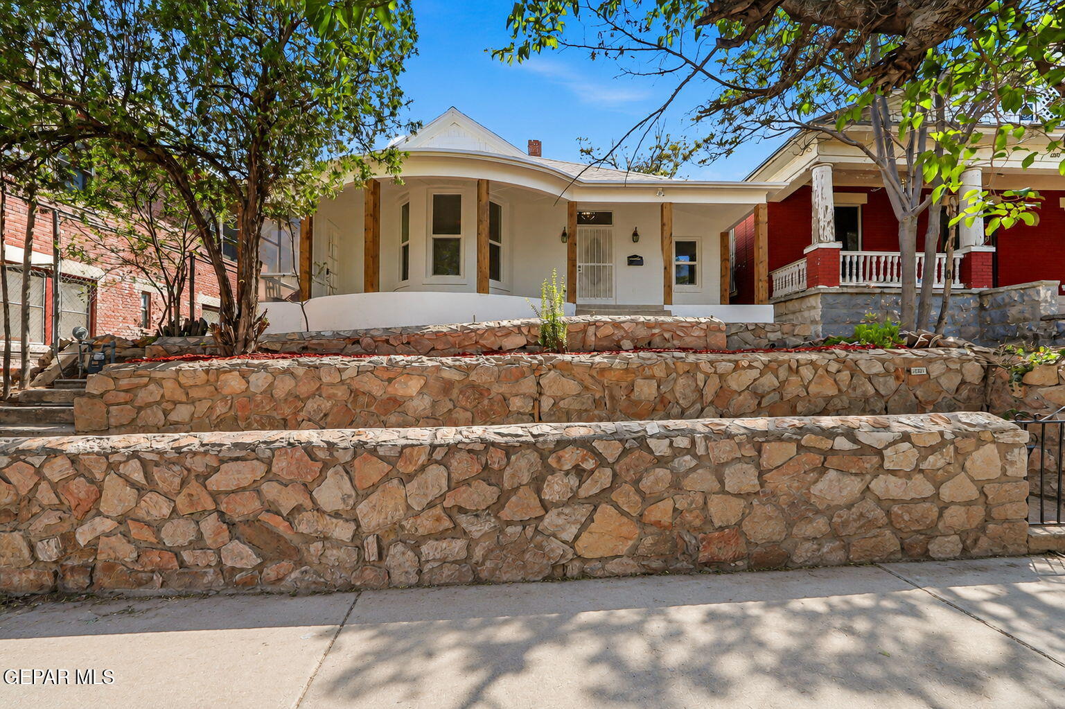 1207 N Kansas Street Property Photo 1