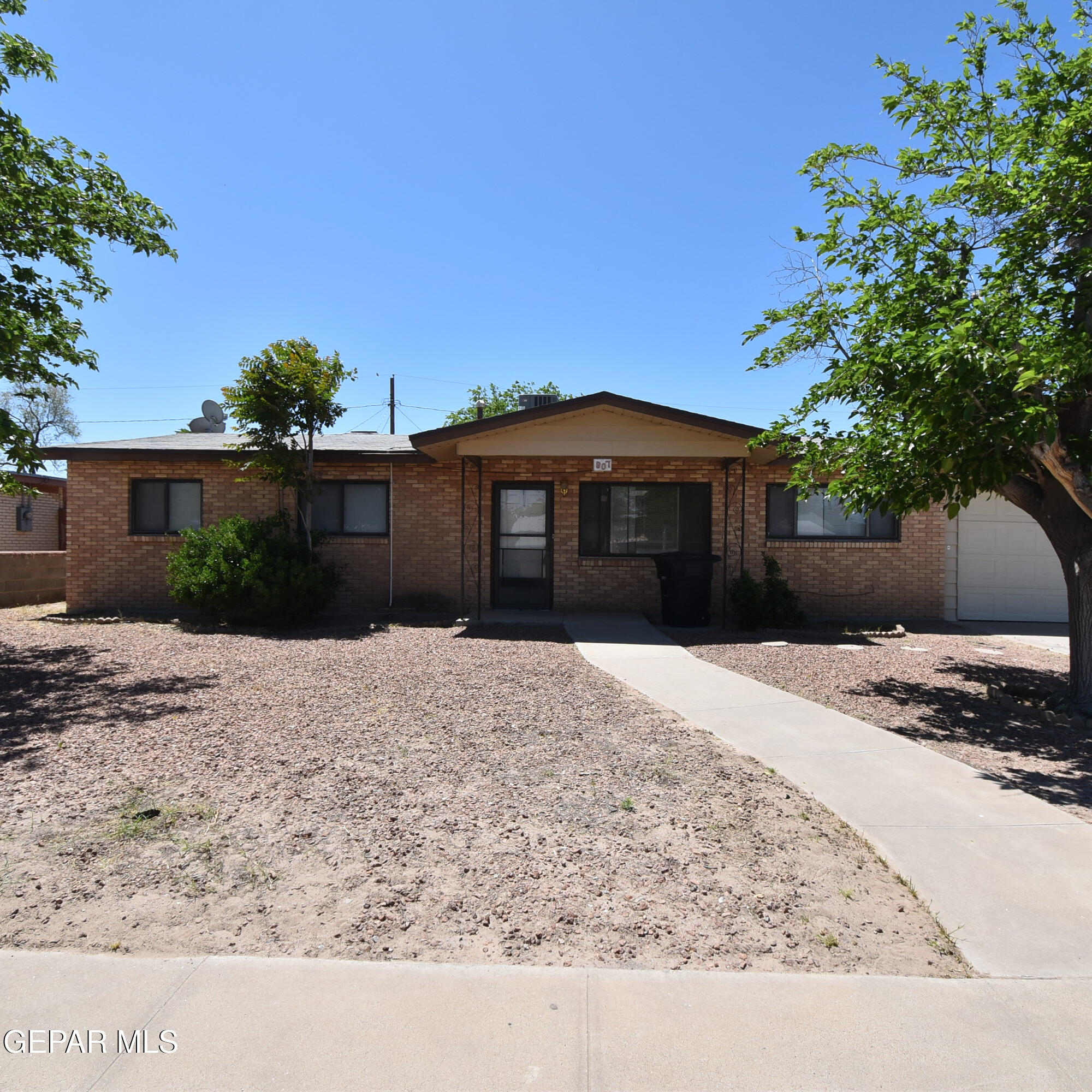 807 Poplar Street Property Photo 1