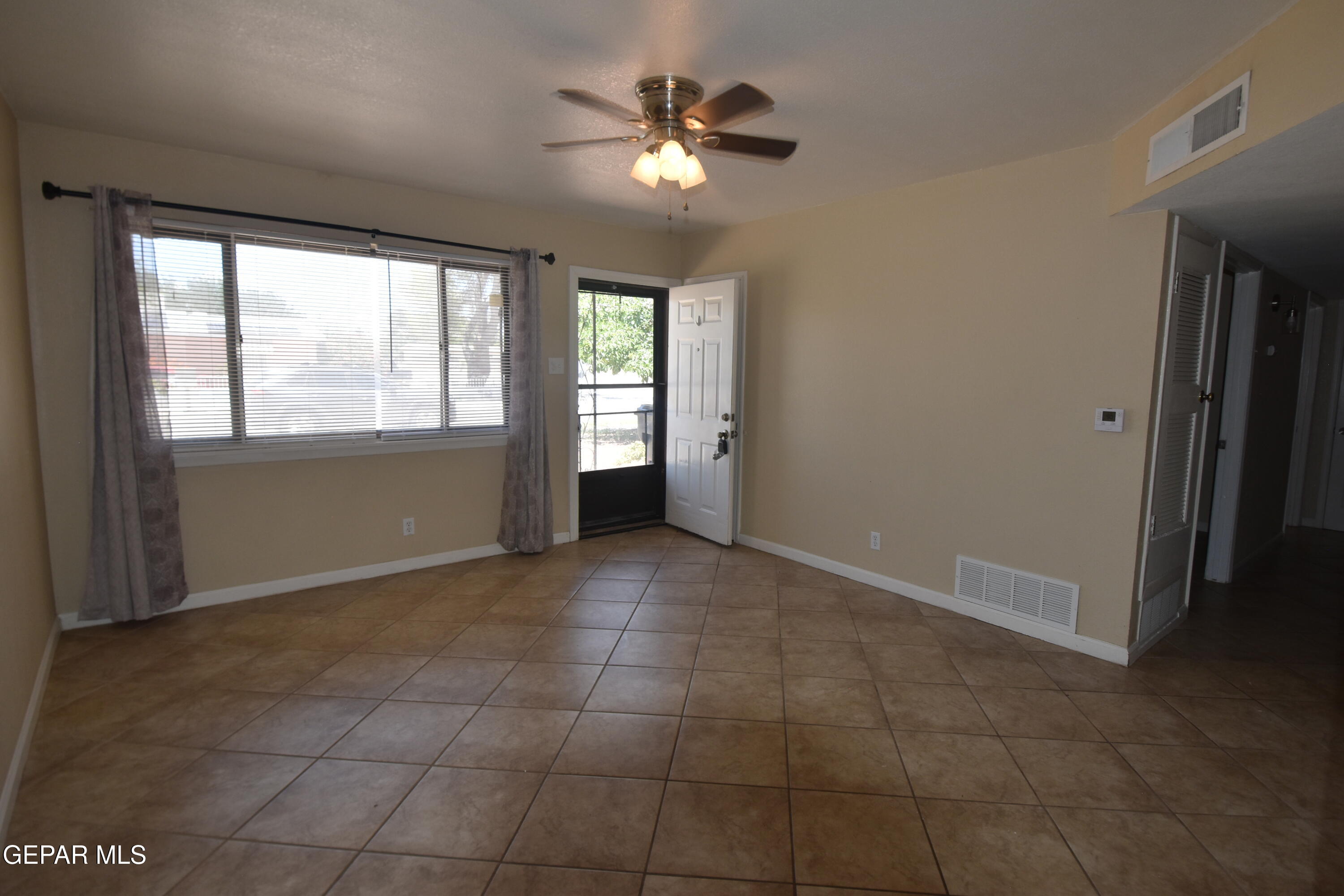 807 Poplar Street Property Photo 2