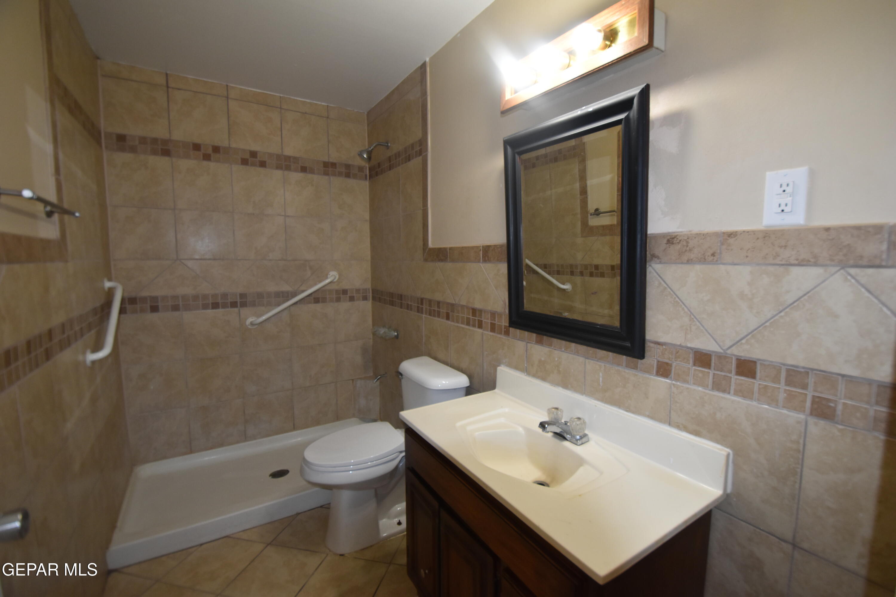 807 Poplar Street Property Photo 3