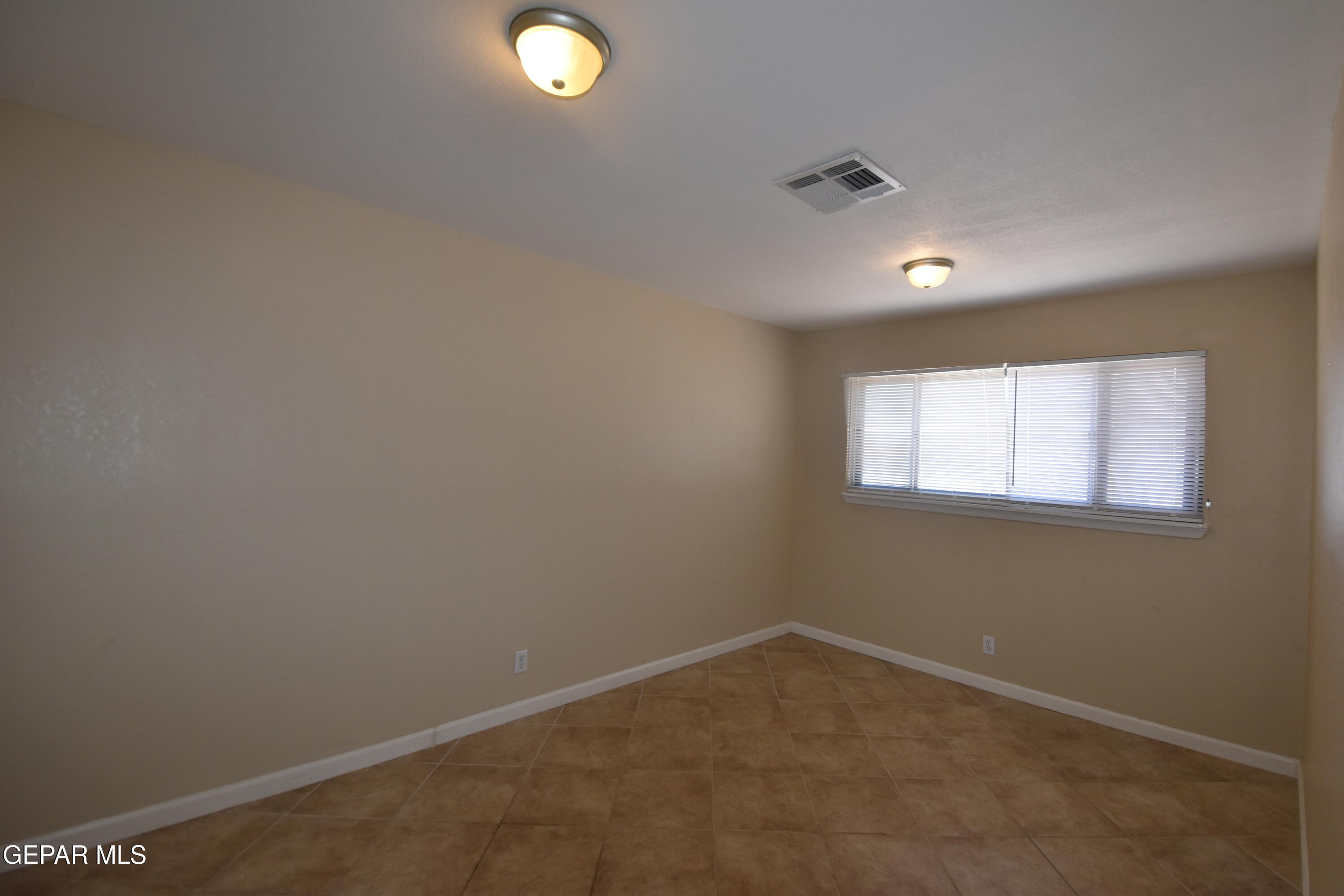 807 Poplar Street Property Photo 5
