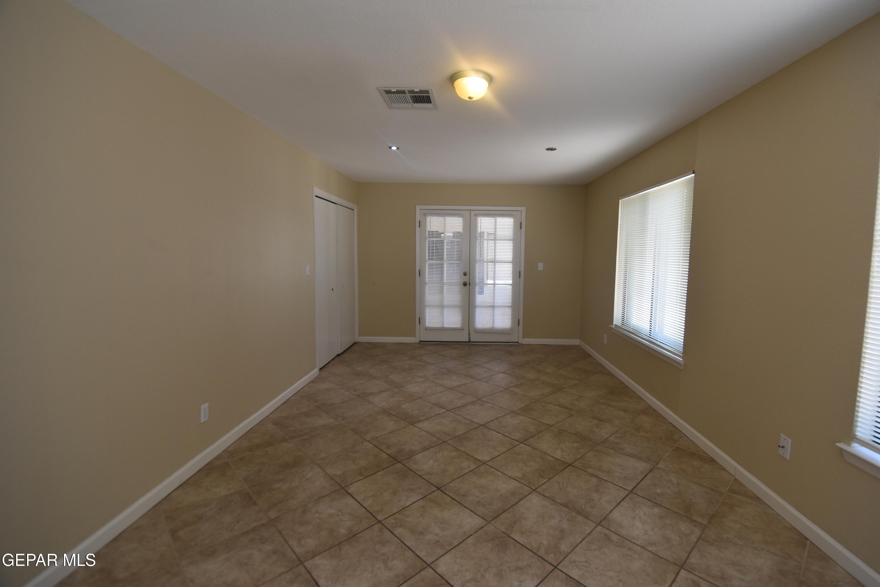 807 Poplar Street Property Photo 9