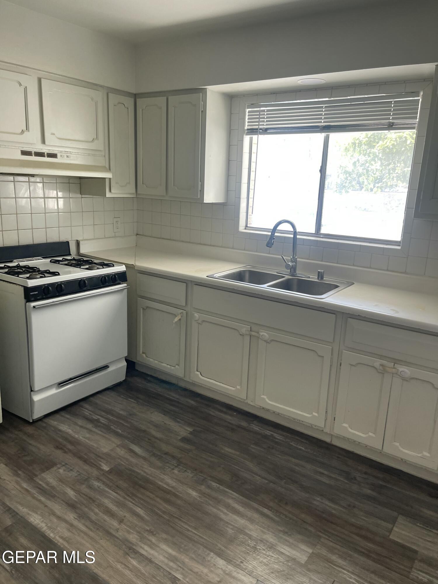 947632 Property Photo 6