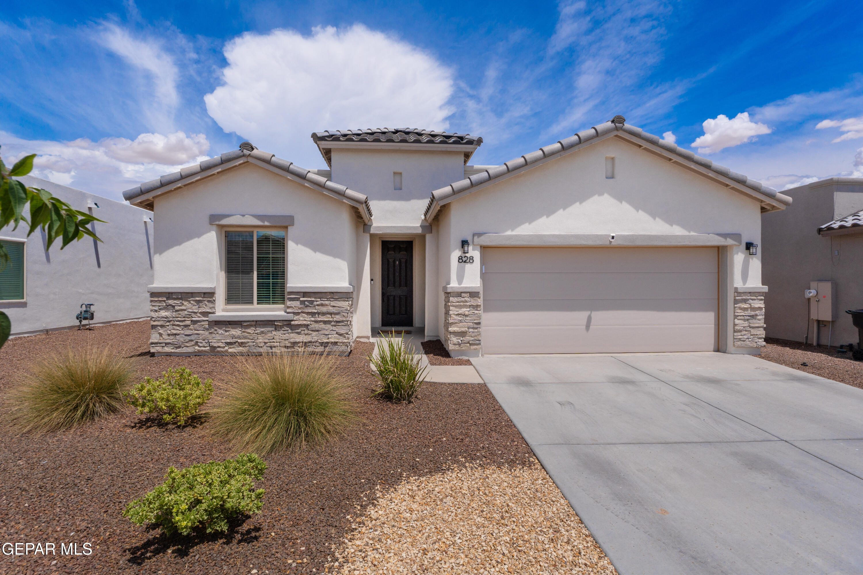 828 PASEO SOLAR Drive Property Photo 1