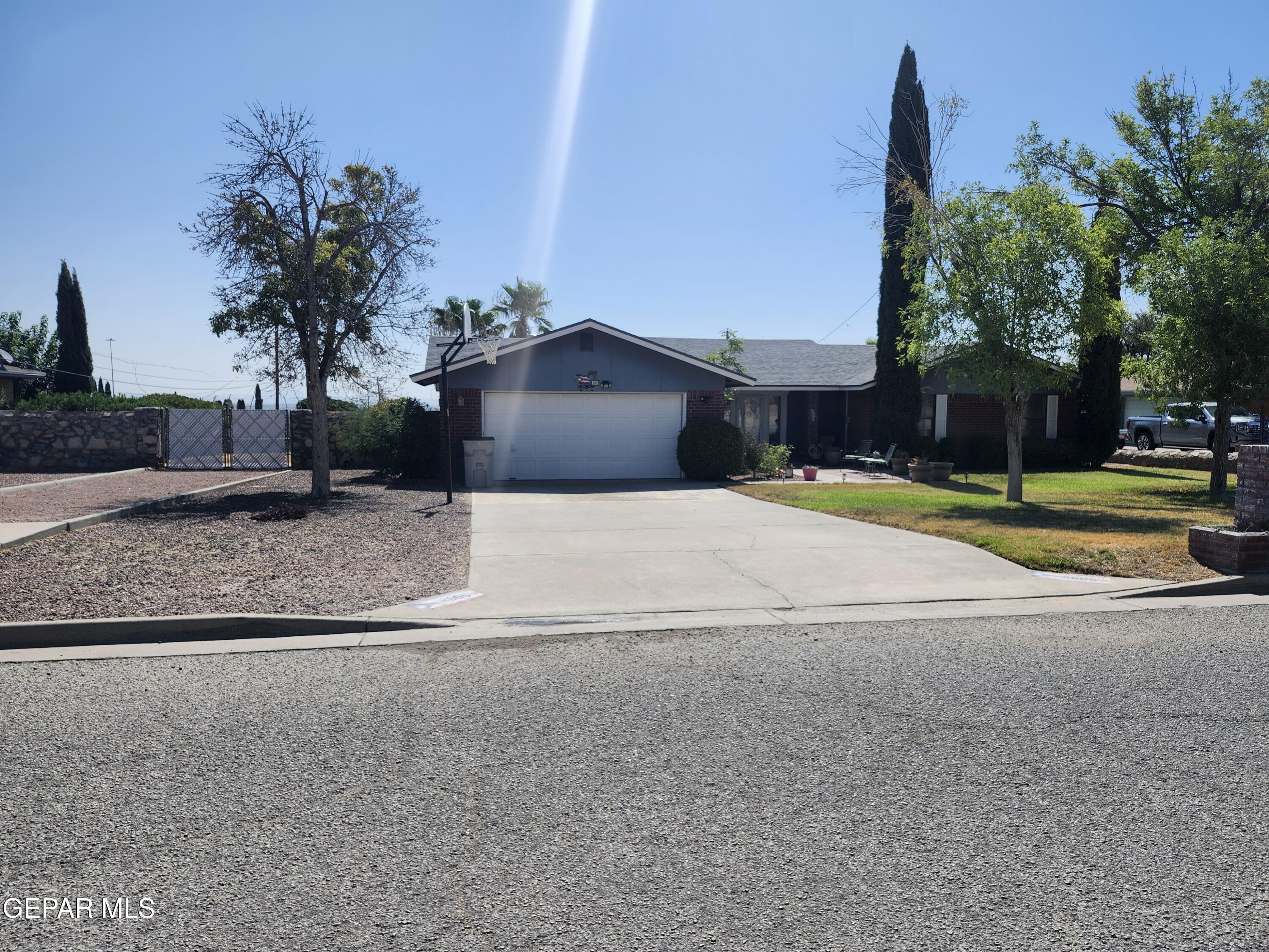 8608 Leo Street Property Photo 1