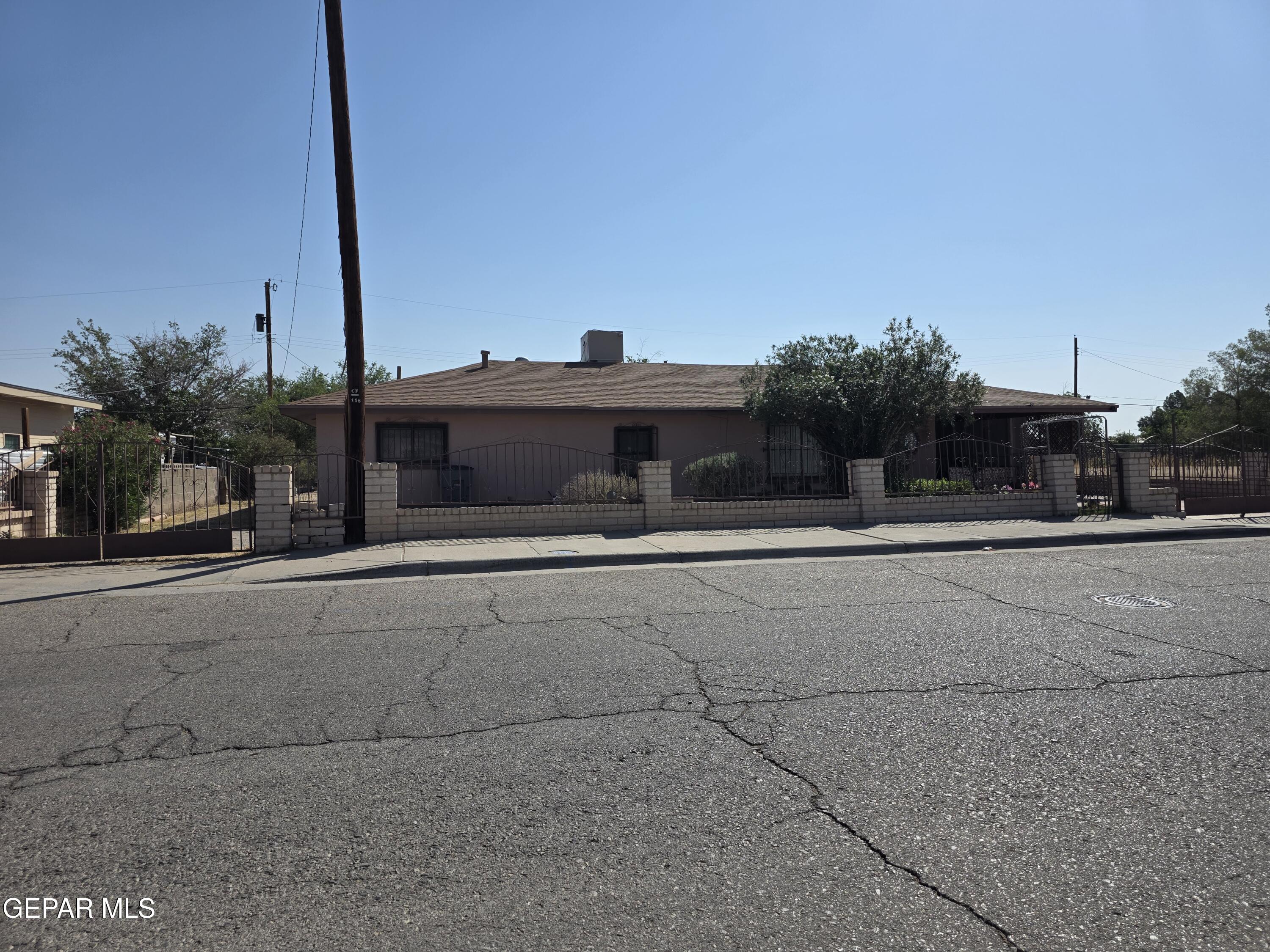8827 Sunland Road Property Photo 1