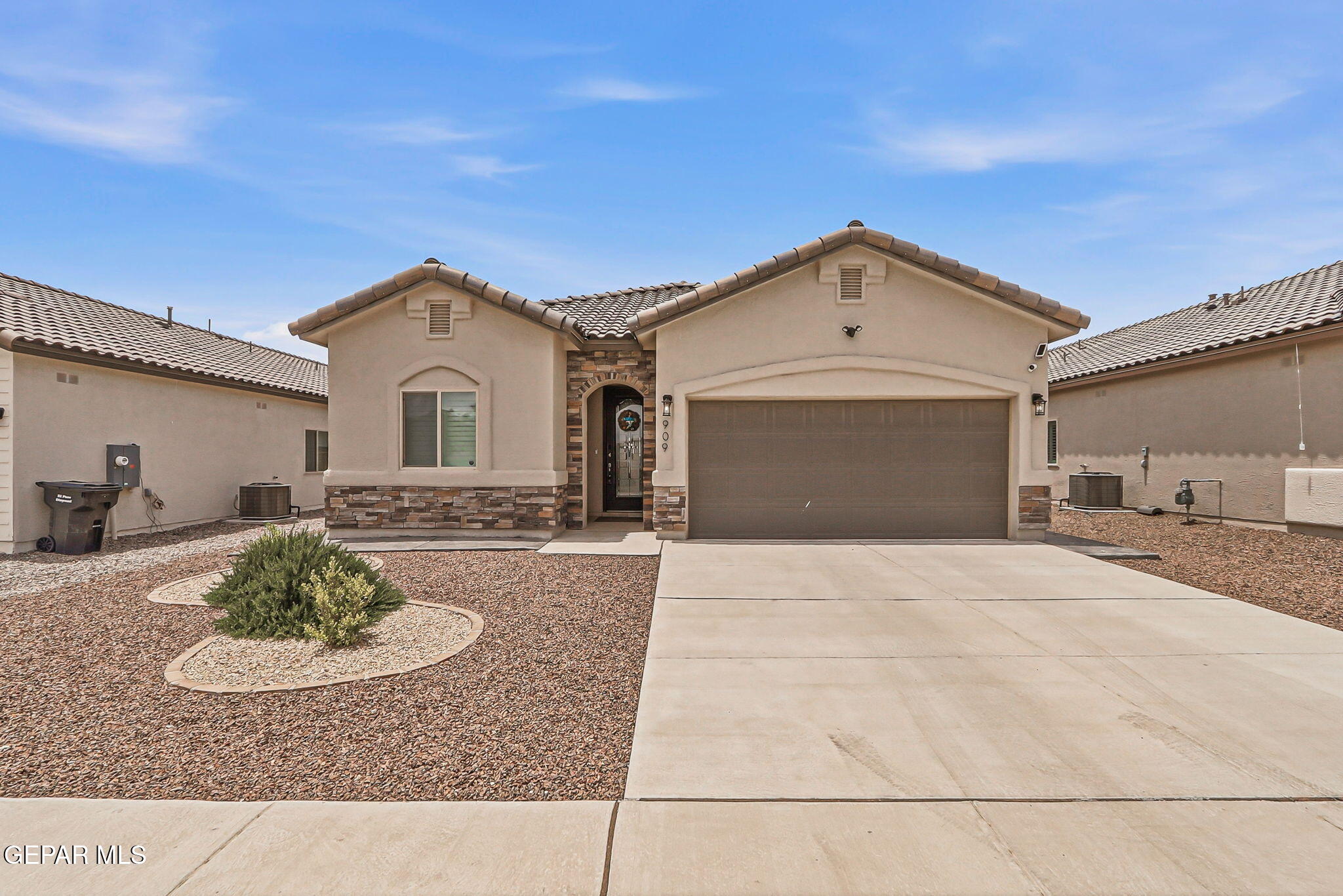 909 INDIGO SKY Street Property Photo 1