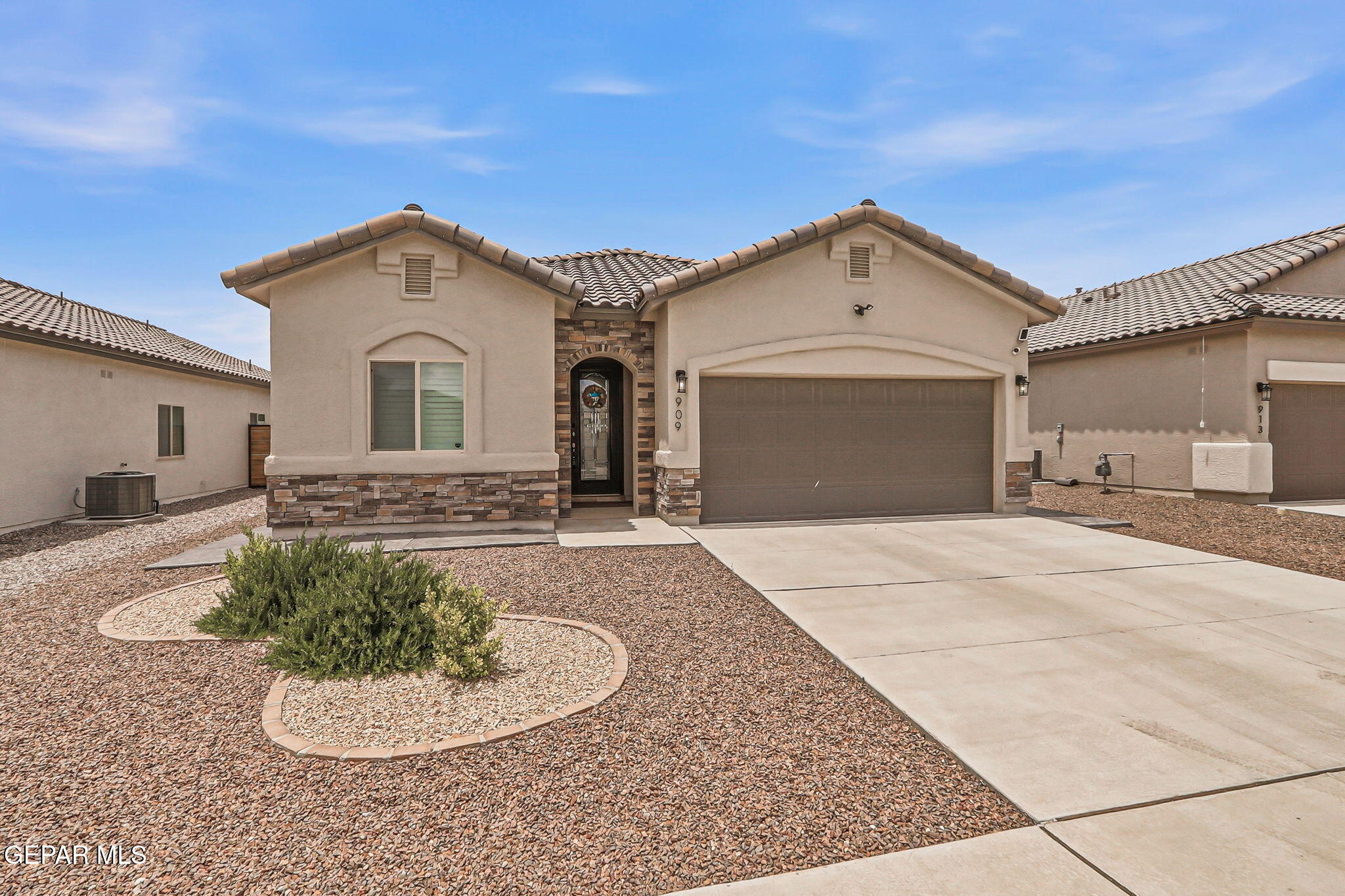 909 Indigo Sky Street Property Photo 3