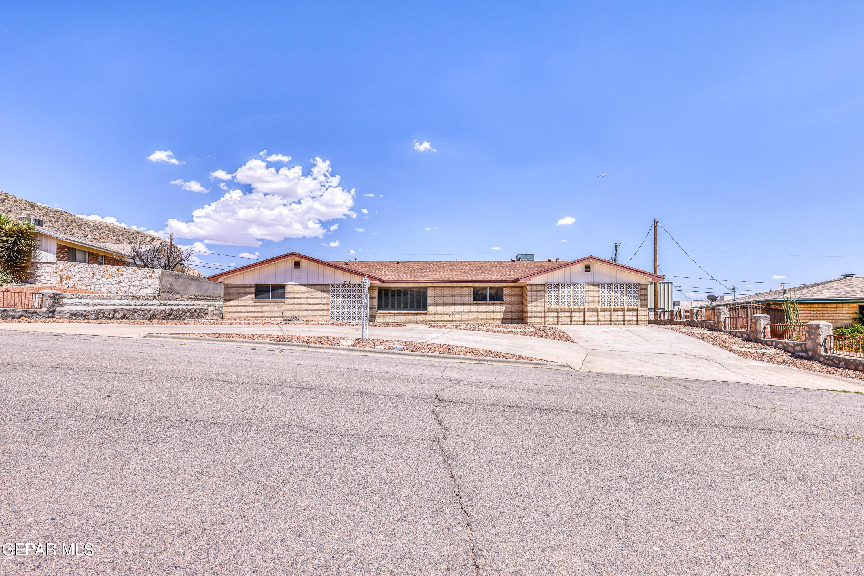 1716 Lazy Lane