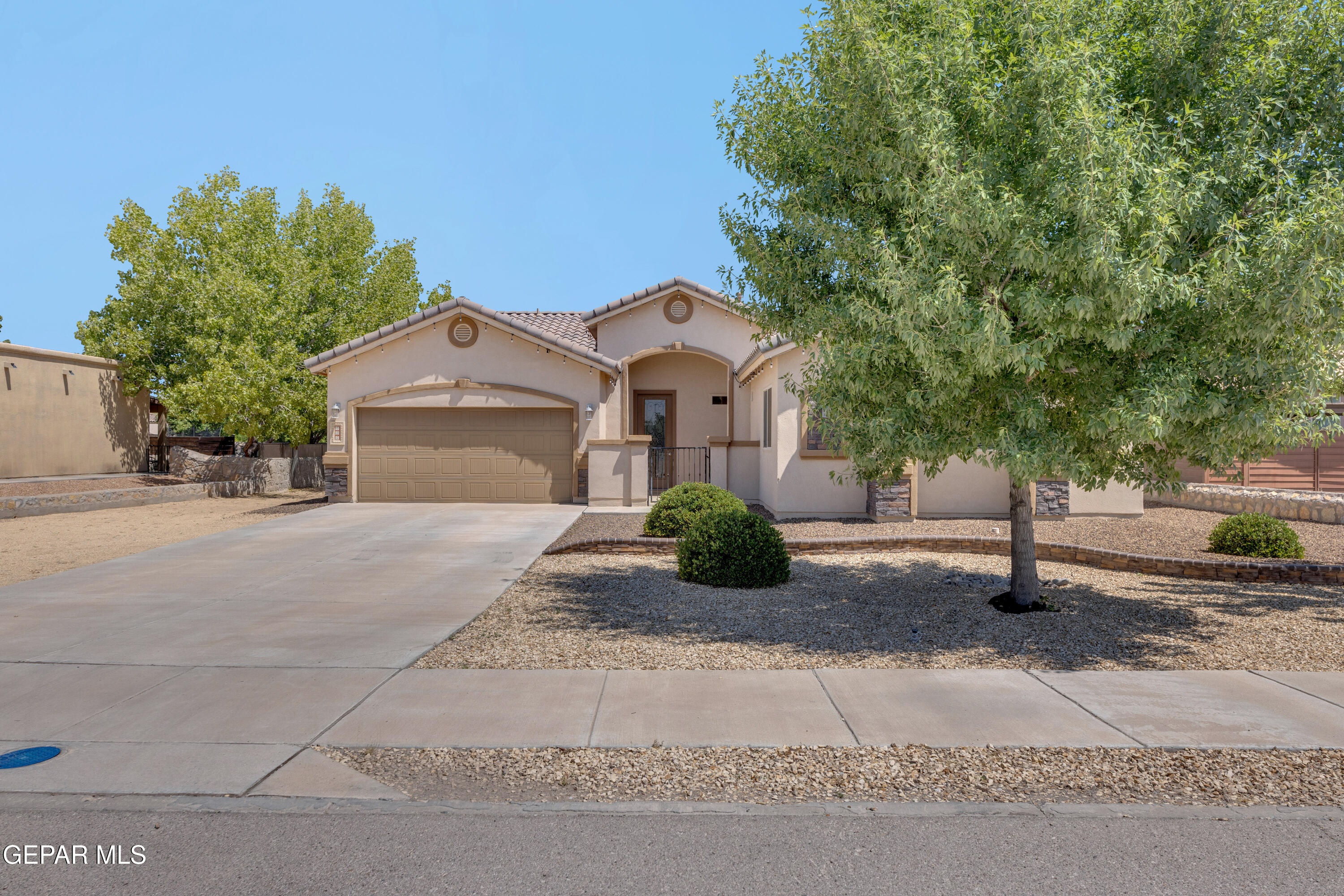 525 Valley Plum Avenue Property Photo 1