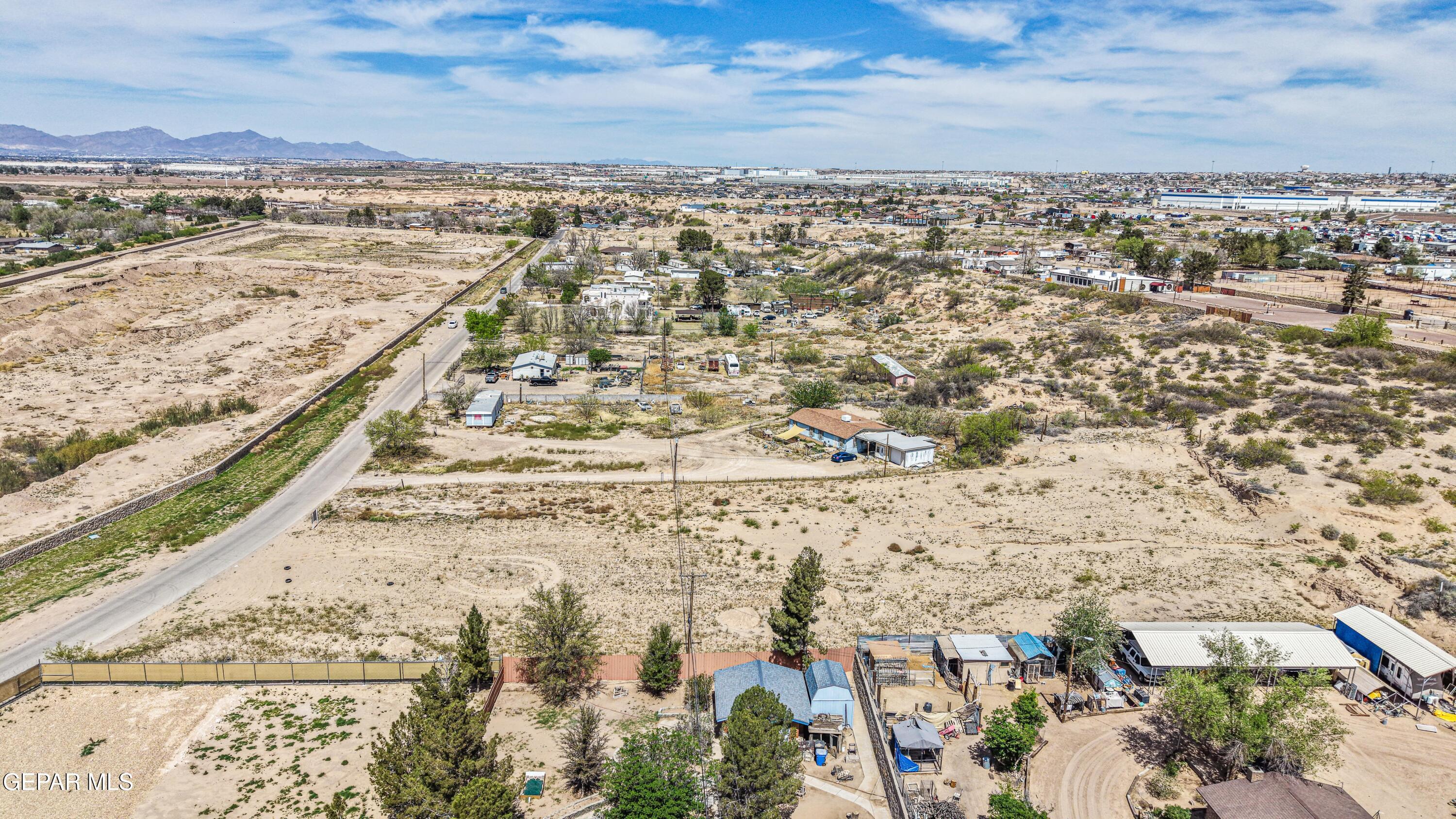 10883 Thunder Road Property Photo 2