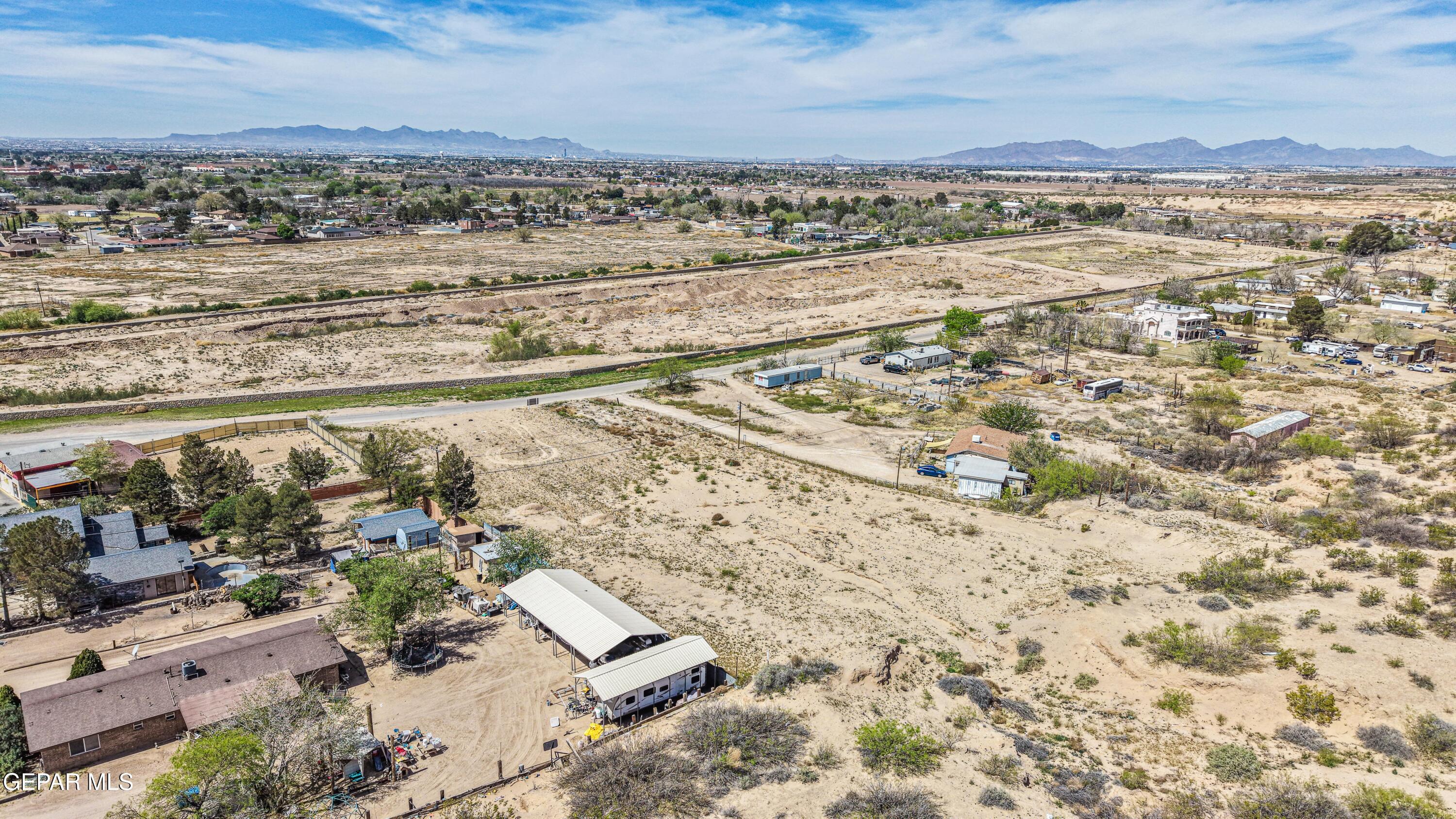 10883 Thunder Road Property Photo 3