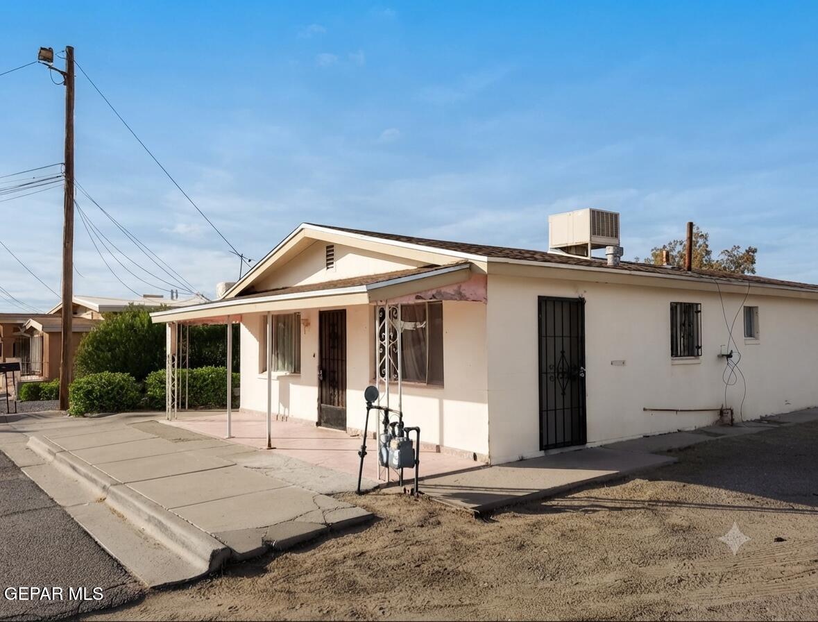 708 E Washington Street Property Photo 1