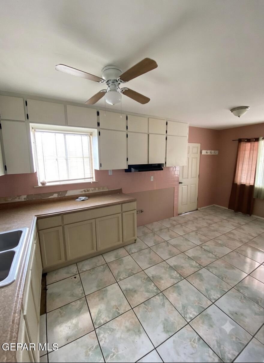 708 E Washington Street Property Photo 6