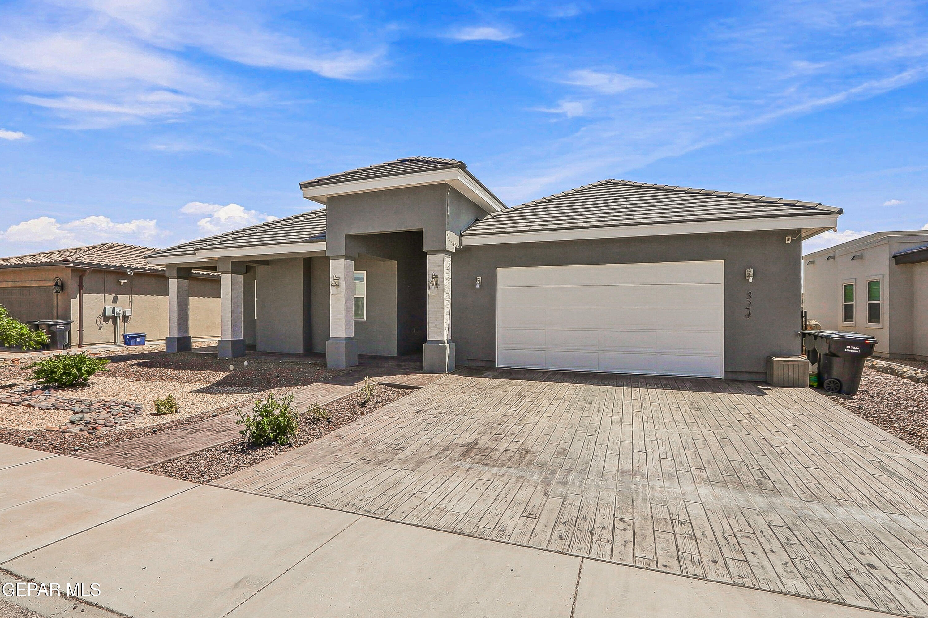 324 RIO DE JAZMIN Circle Property Photo 1