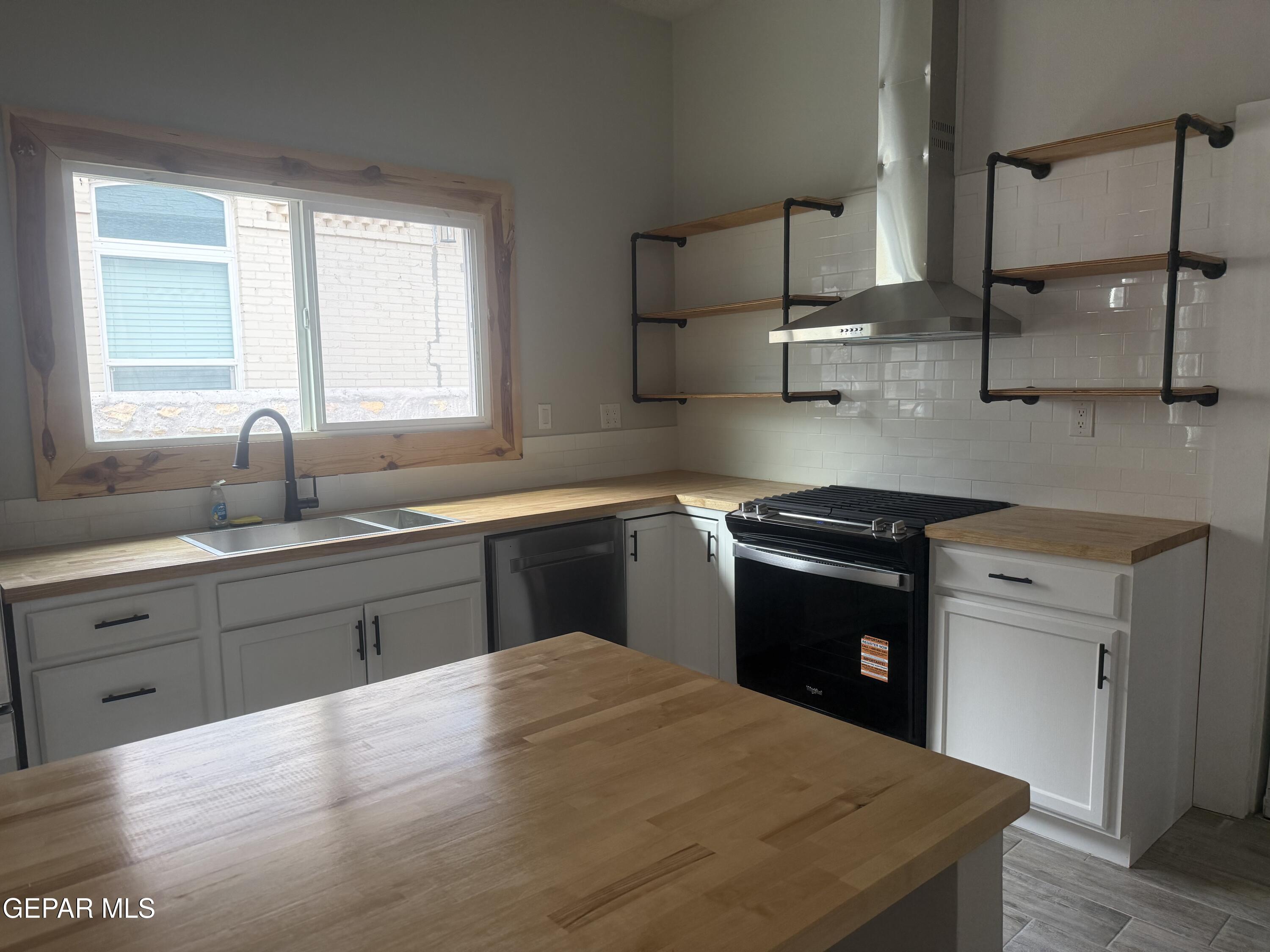 1102 N Florence Street Property Photo 20