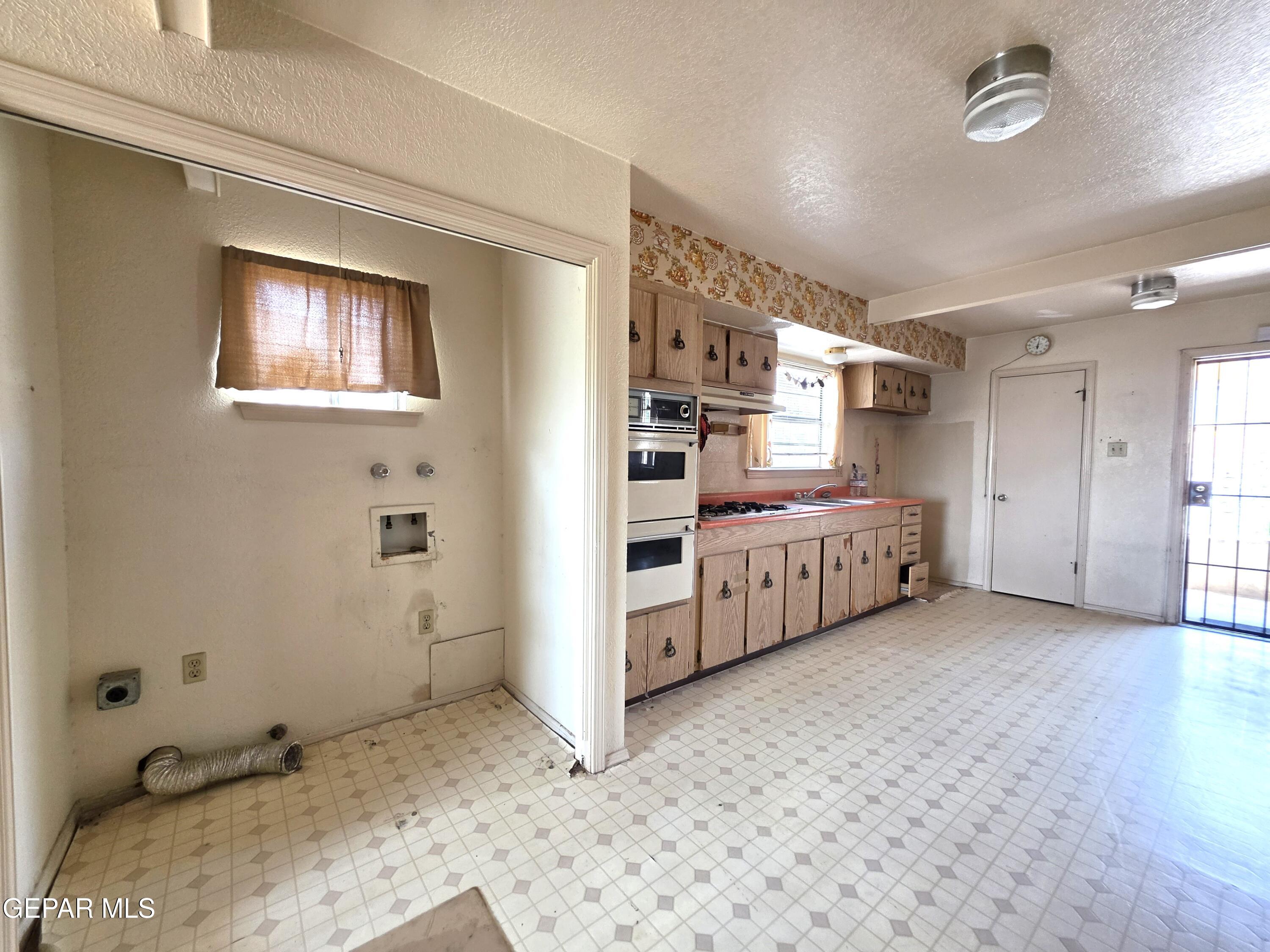 2228 Murchison Drive Property Photo 2