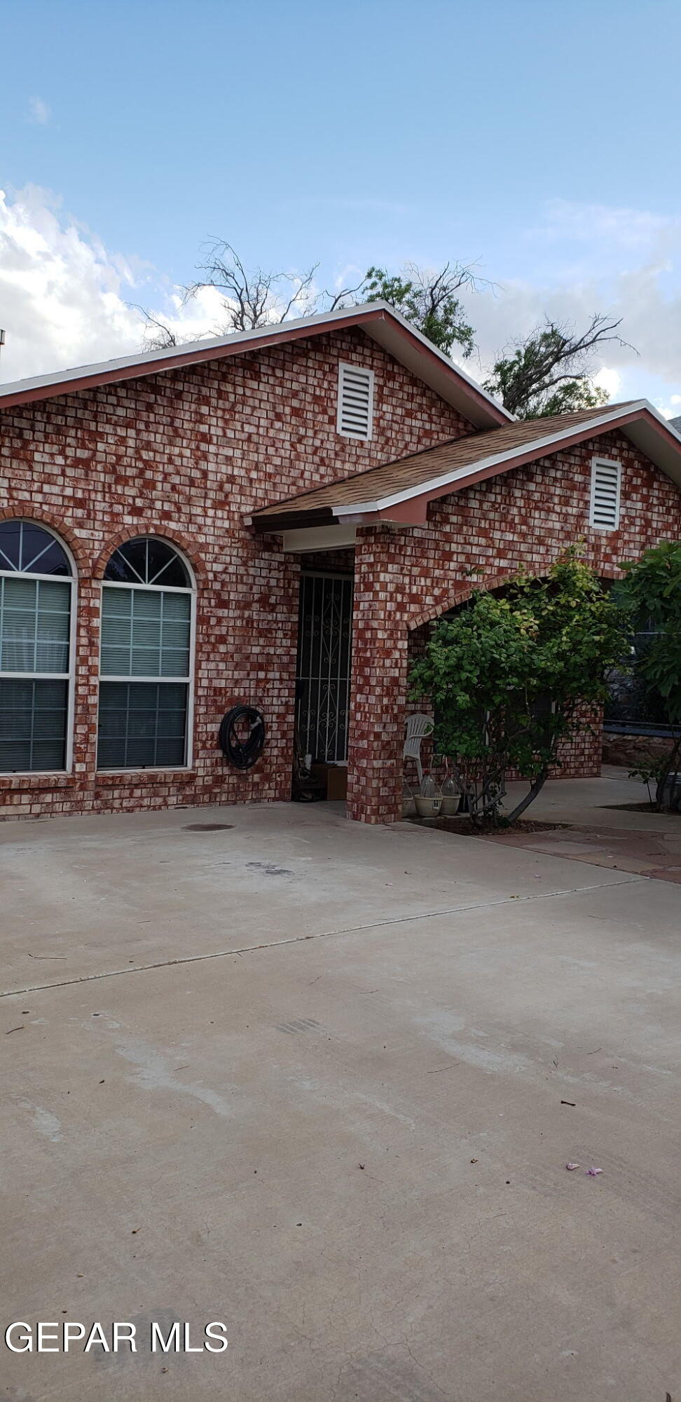 3026 Douglas A & B Avenue Property Photo 1