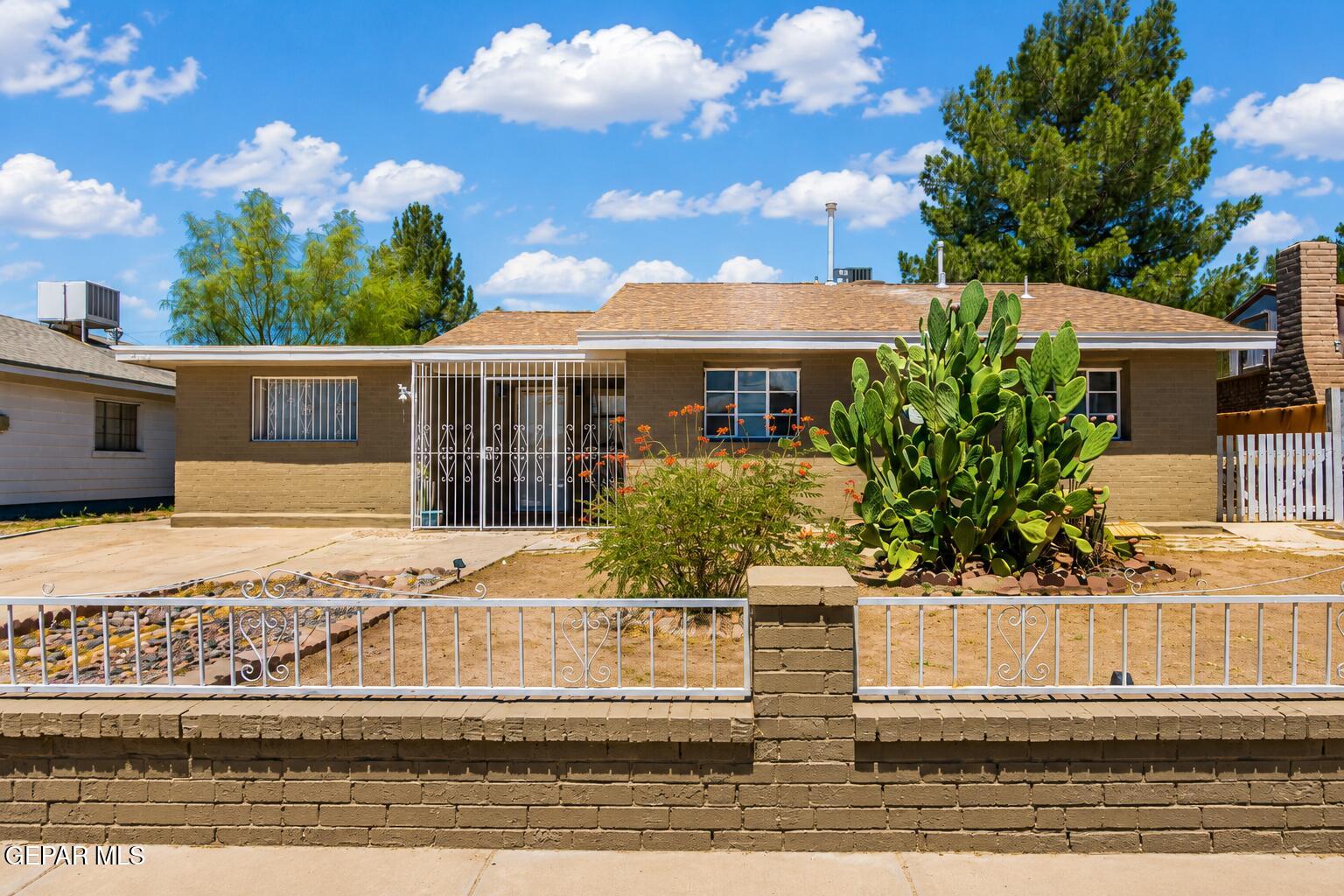 8115 La Paloma Circle Property Photo 1