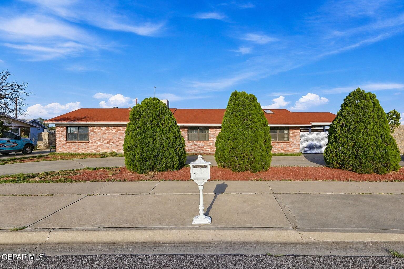 2548 Dunoon Drive Property Photo 1