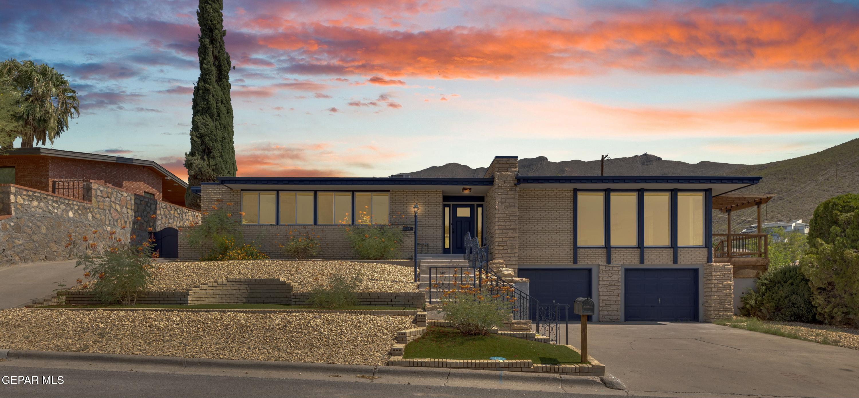 4004 Flamingo Drive Property Photo 1