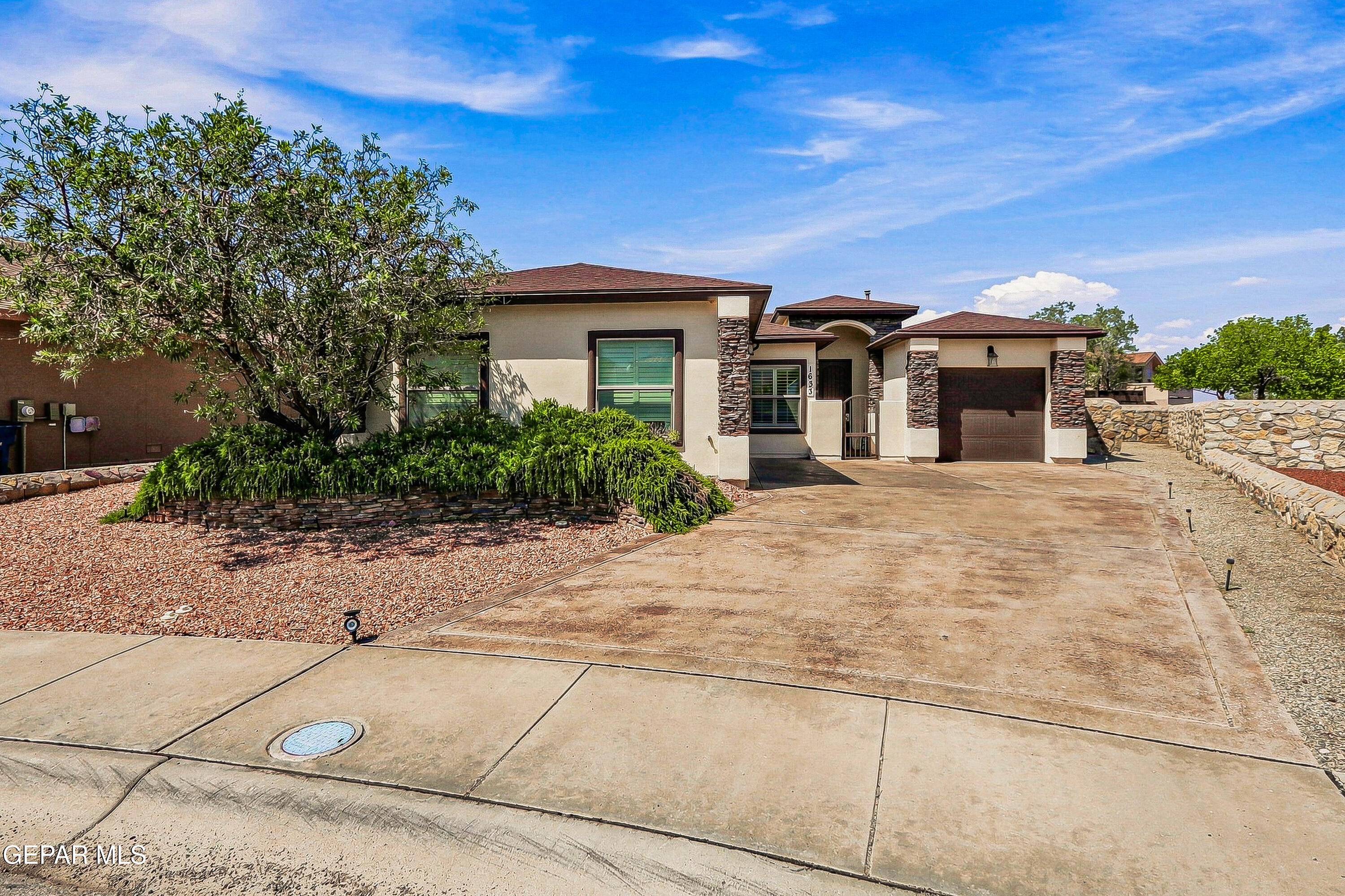 1633 Sora Way Property Photo 1